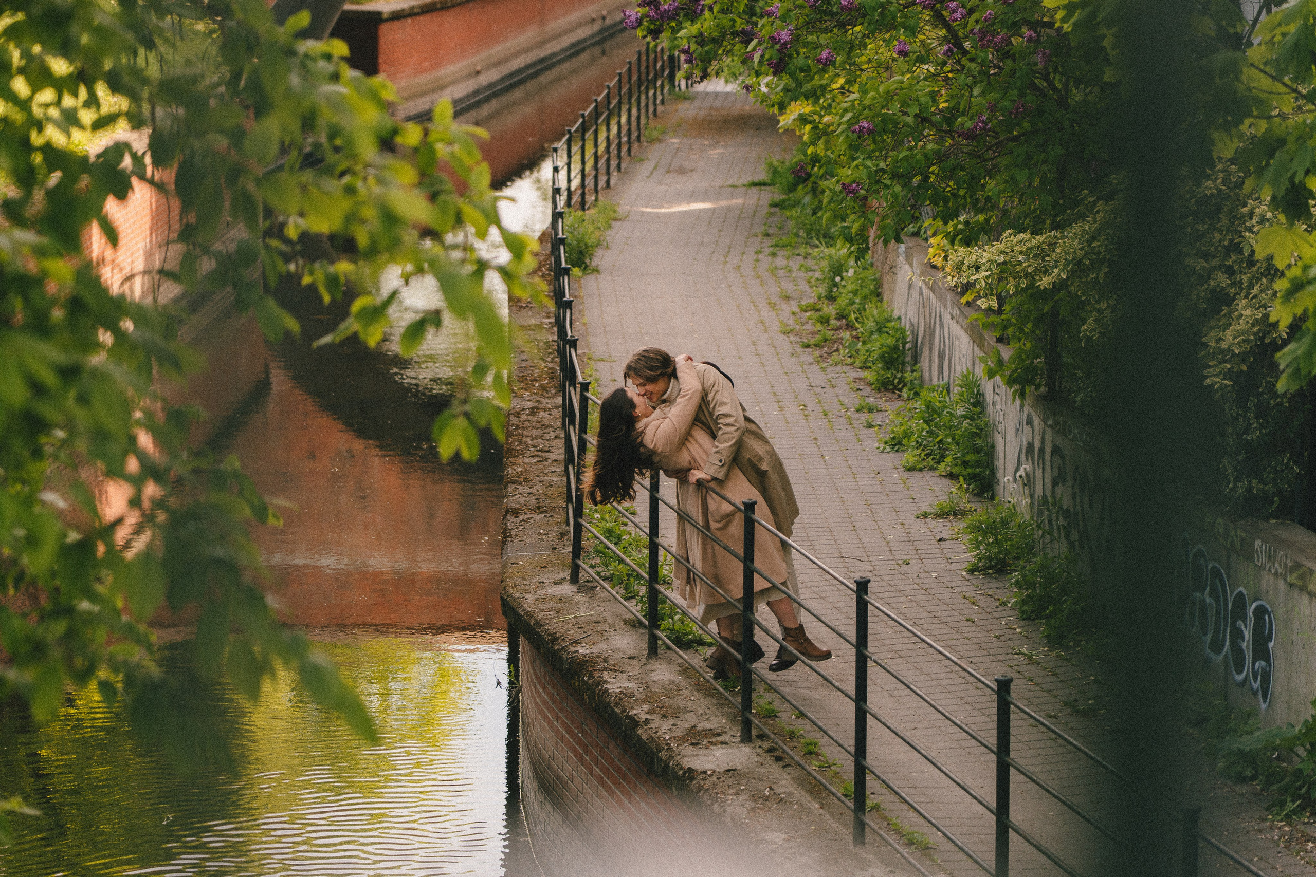 Pati i Szymon, miejska sesja love story. Fotograf ślubny & lifestyle Gdańsk, Karolina Baczewska