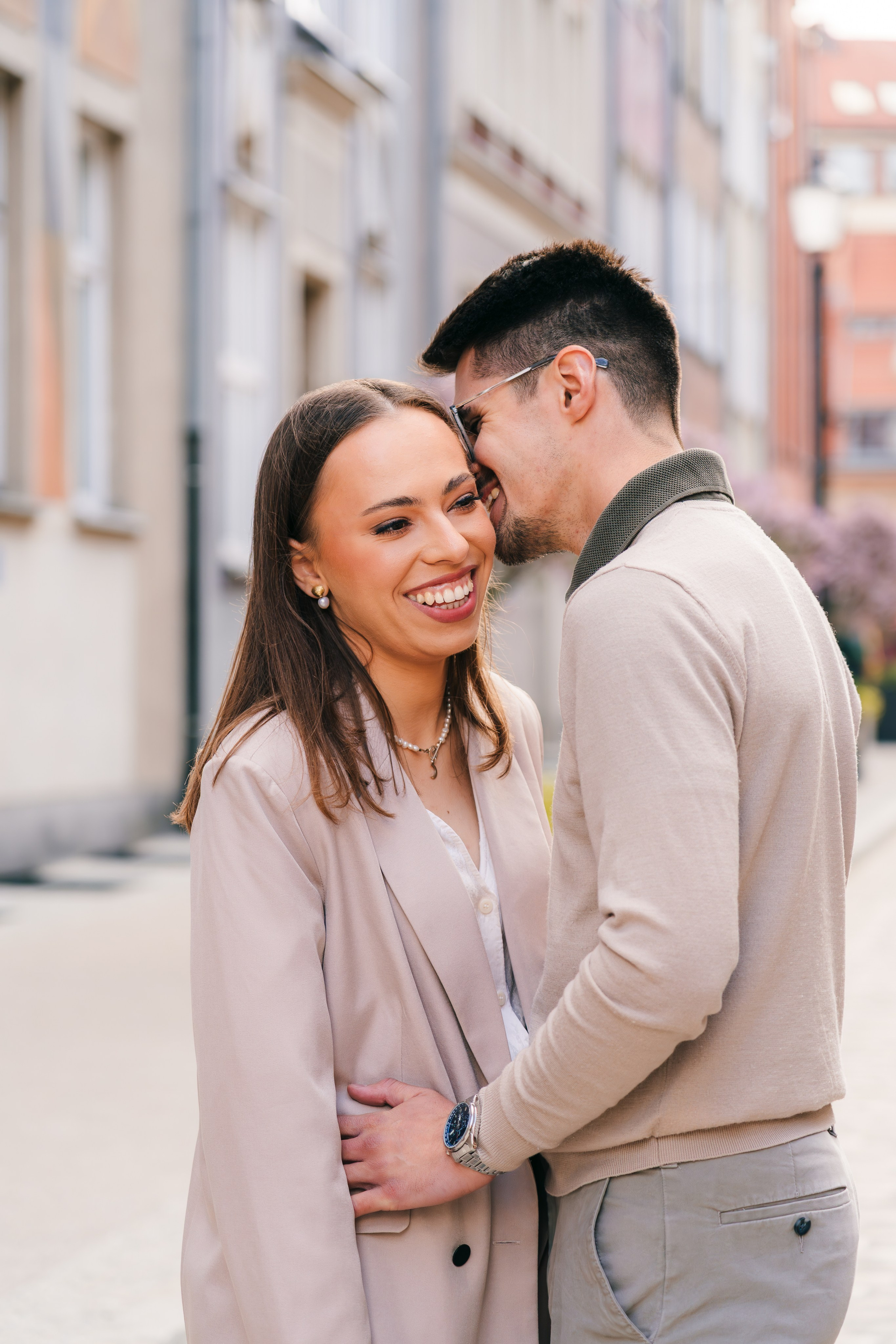 Karolina i Adrian, sesja narzeczeńska miejska i nad morzem. Fotograf ślubny & lifestyle Gdańsk, Karolina Baczewska