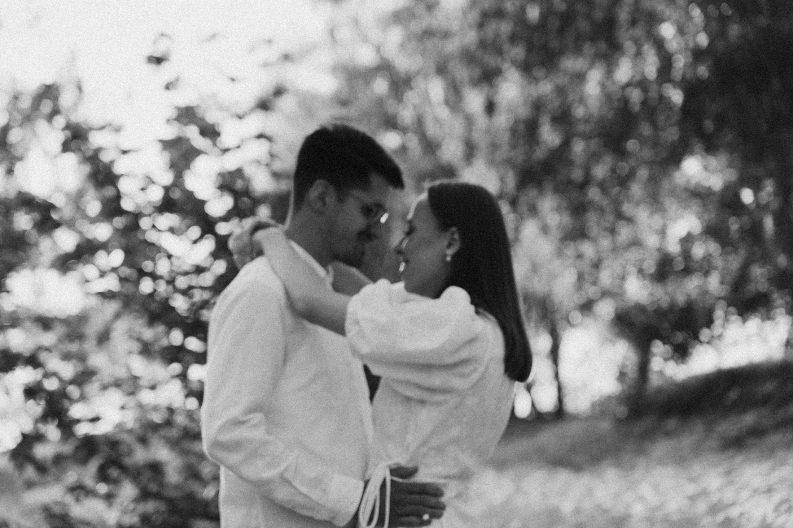 Karolina i Adrian, sesja narzeczeńska miejska i nad morzem. Fotograf ślubny & lifestyle Gdańsk, Karolina Baczewska