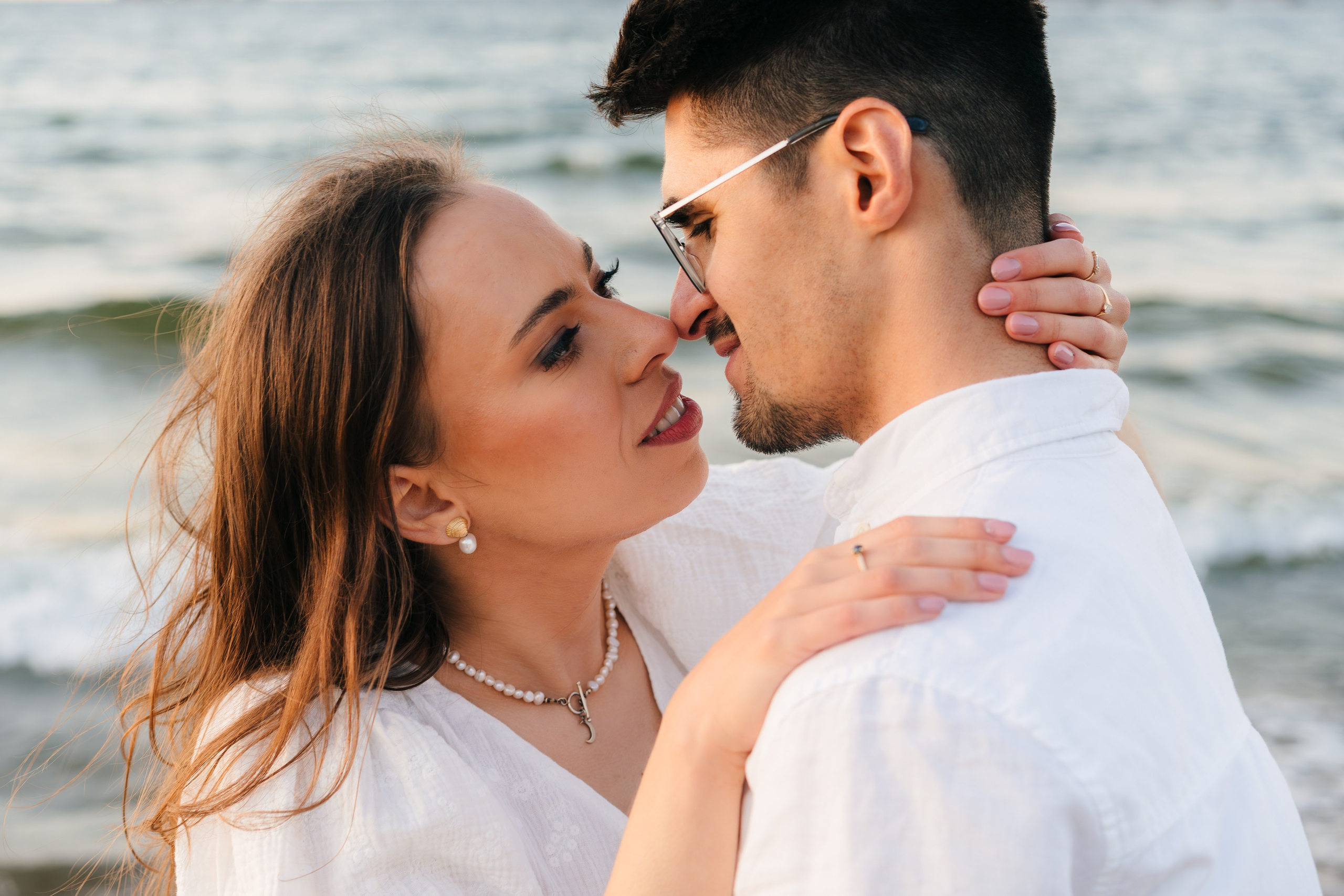 Karolina i Adrian, sesja narzeczeńska miejska i nad morzem. Fotograf ślubny & lifestyle Gdańsk, Karolina Baczewska