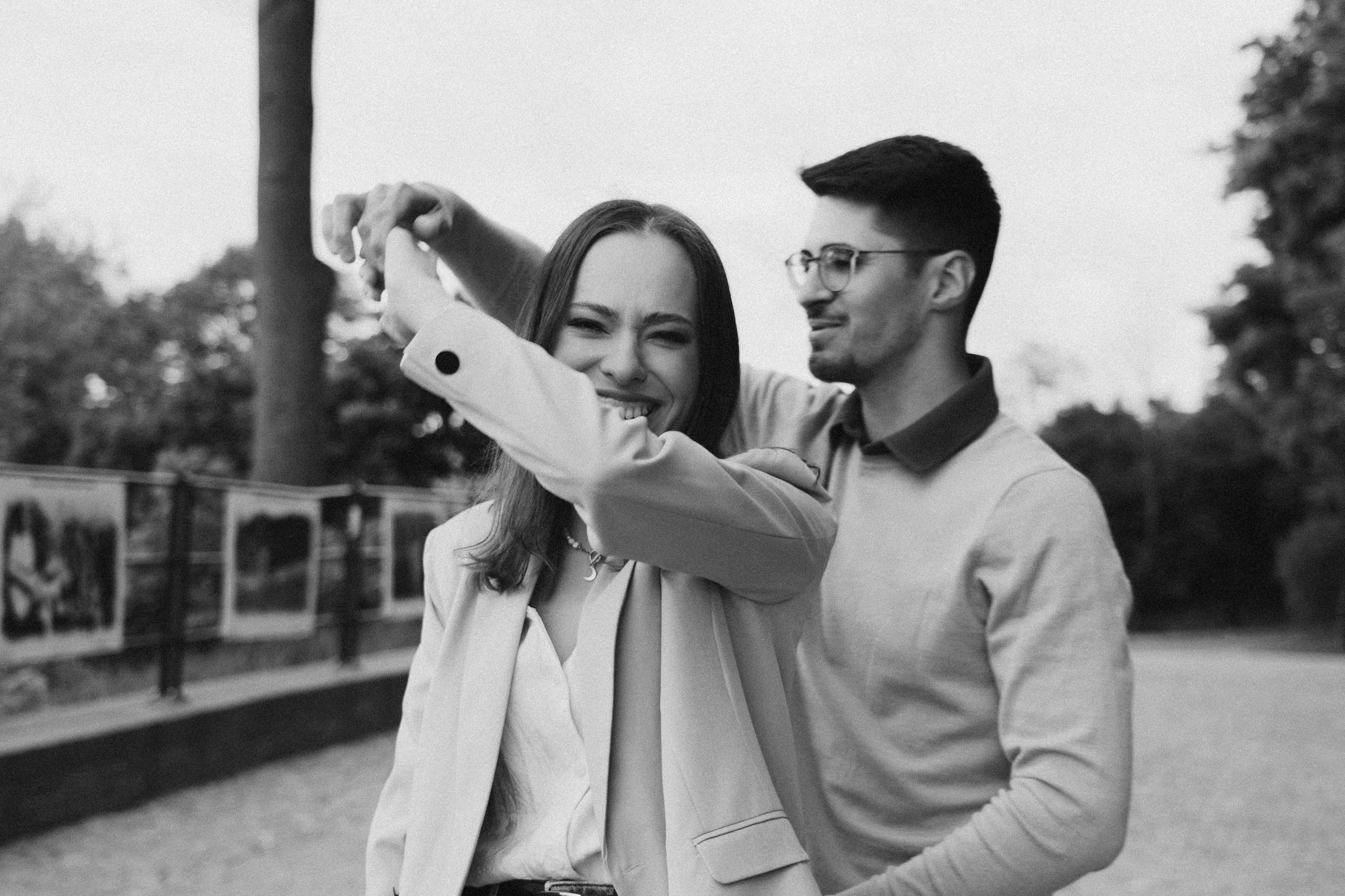 Karolina i Adrian, sesja narzeczeńska miejska i nad morzem. Fotograf ślubny & lifestyle Gdańsk, Karolina Baczewska