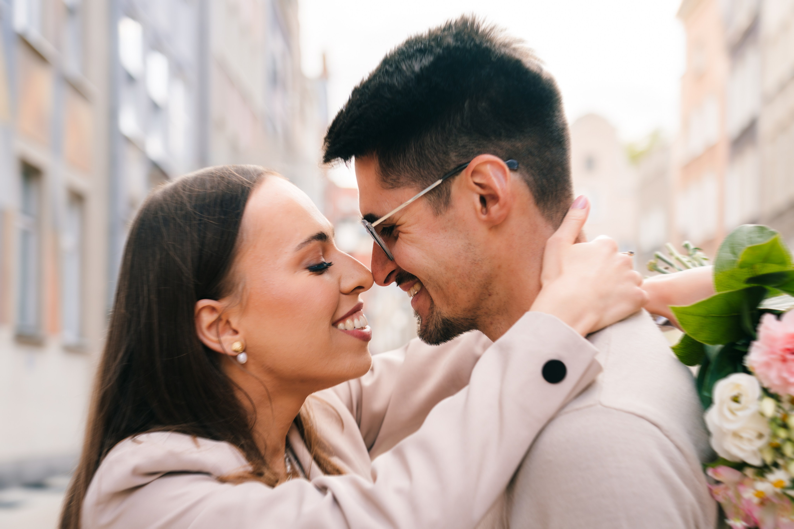 Karolina i Adrian, sesja narzeczeńska miejska i nad morzem. Fotograf ślubny & lifestyle Gdańsk, Karolina Baczewska