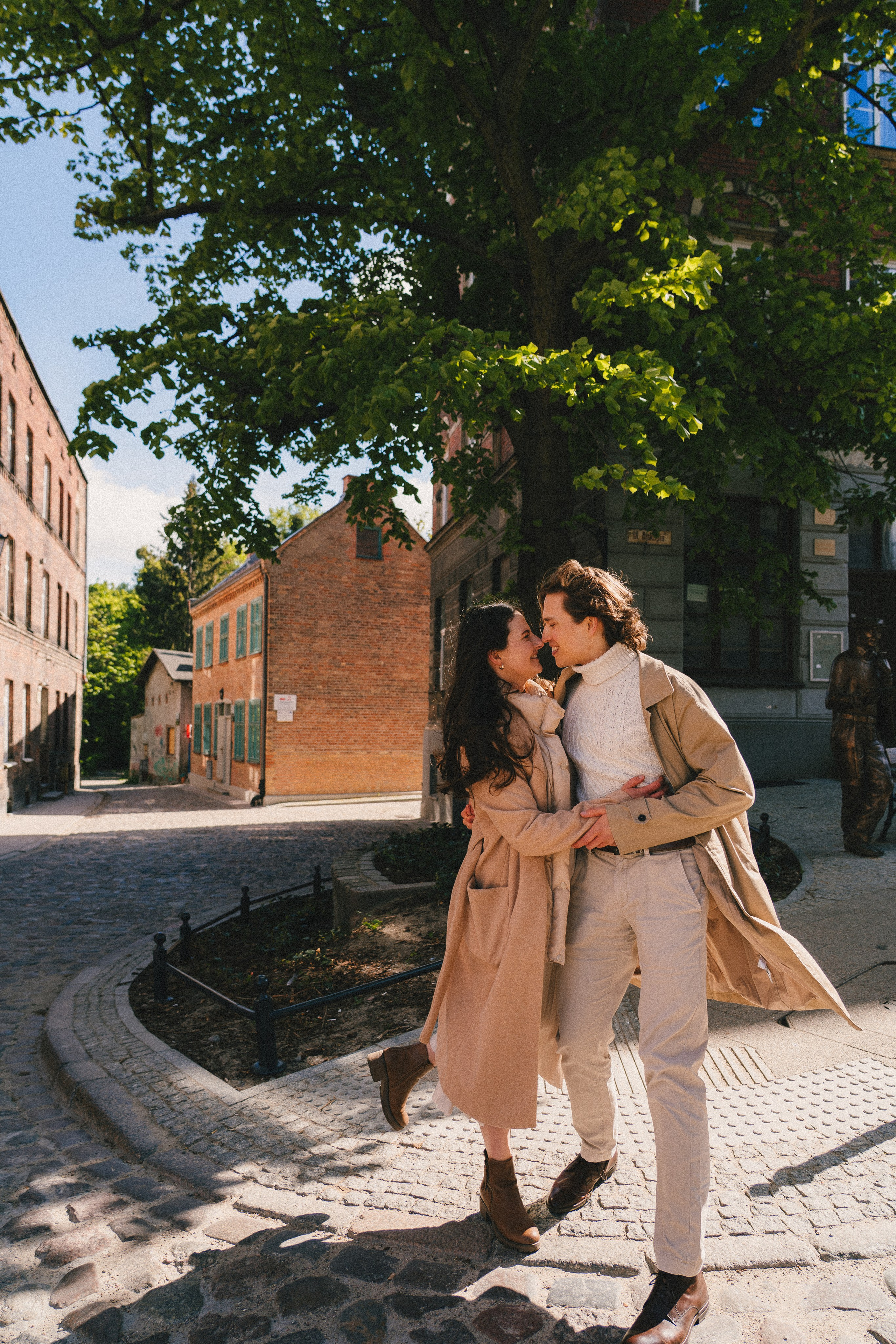 Pati i Szymon, miejska sesja love story. Fotograf ślubny & lifestyle Gdańsk, Karolina Baczewska