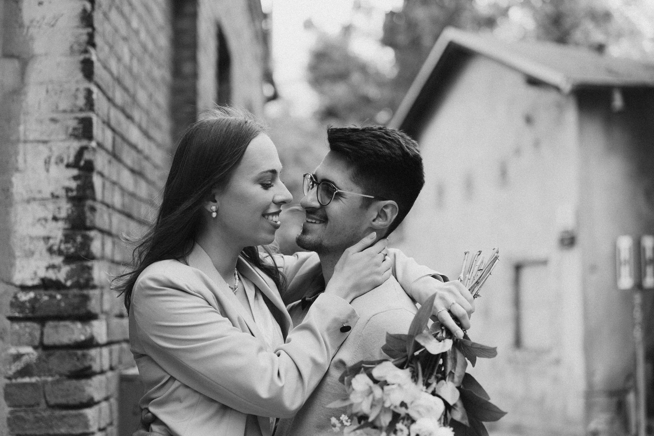 Karolina i Adrian, sesja narzeczeńska miejska i nad morzem. Fotograf ślubny & lifestyle Gdańsk, Karolina Baczewska