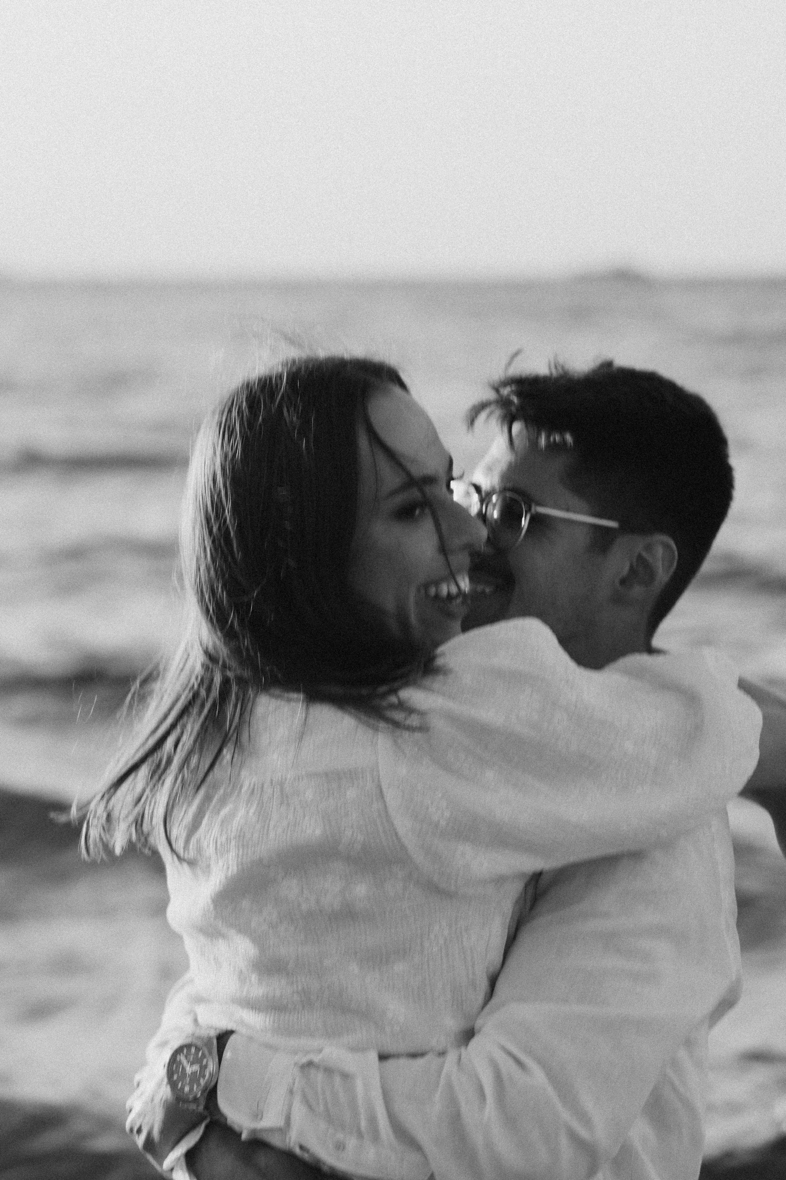 Karolina i Adrian, sesja narzeczeńska miejska i nad morzem. Fotograf ślubny & lifestyle Gdańsk, Karolina Baczewska