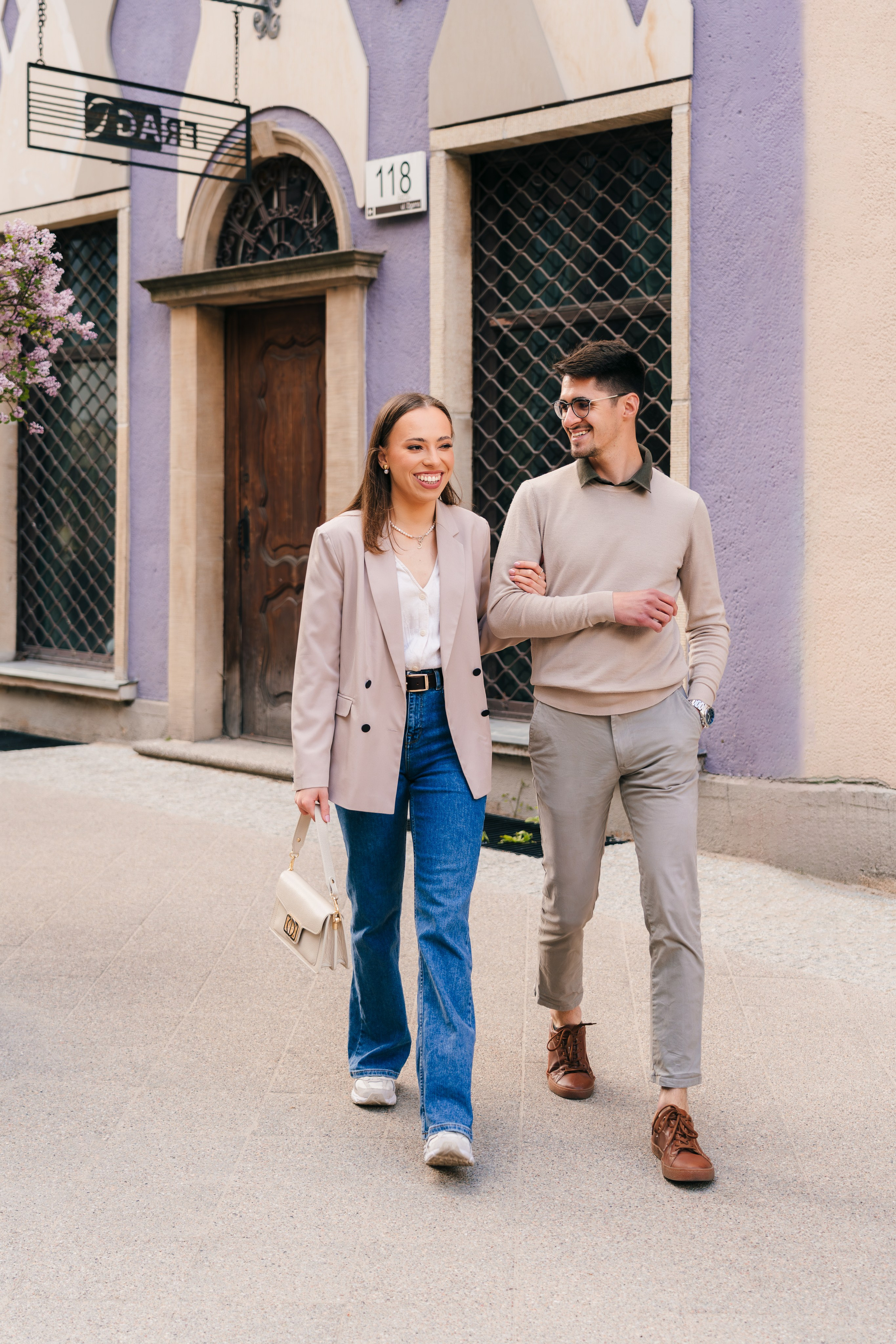 Karolina i Adrian, sesja narzeczeńska miejska i nad morzem. Fotograf ślubny & lifestyle Gdańsk, Karolina Baczewska