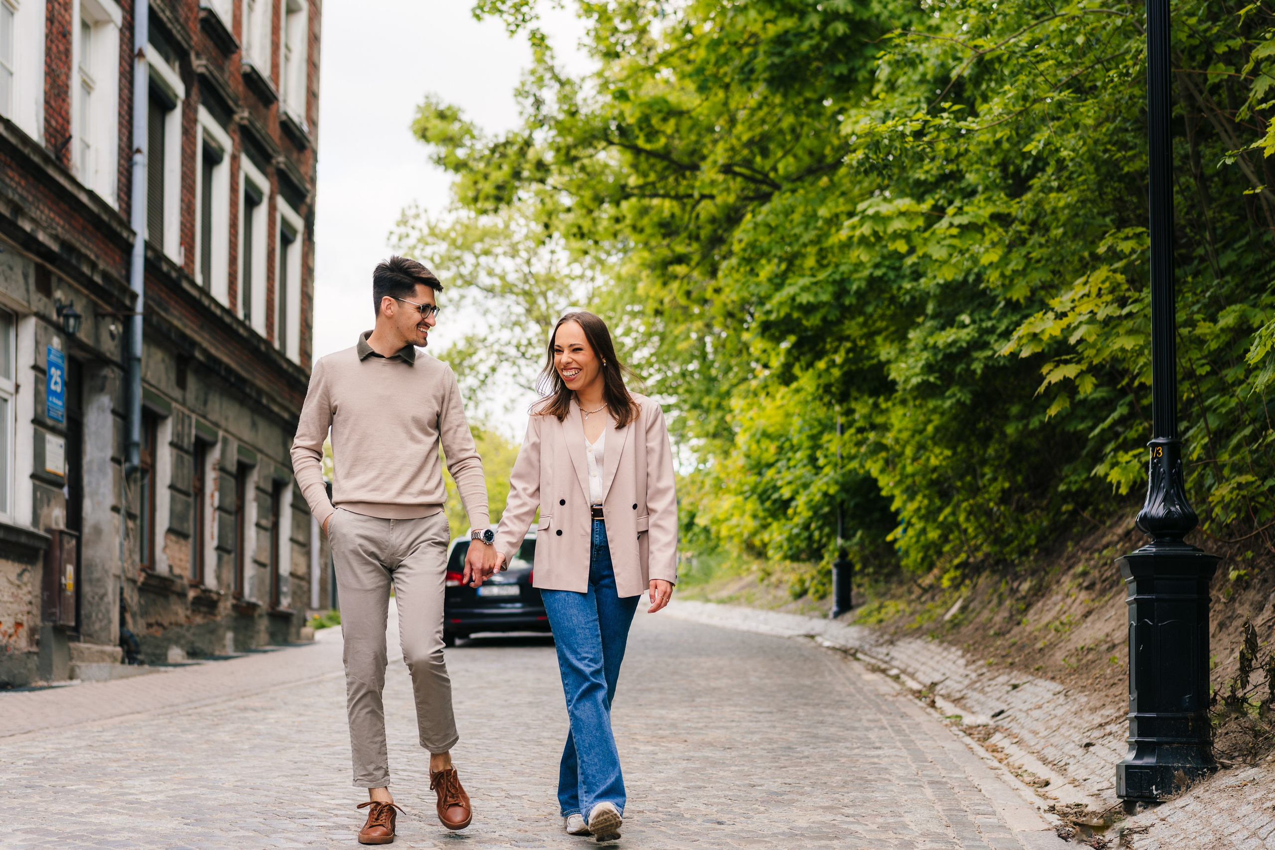 Karolina i Adrian, sesja narzeczeńska miejska i nad morzem. Fotograf ślubny & lifestyle Gdańsk, Karolina Baczewska