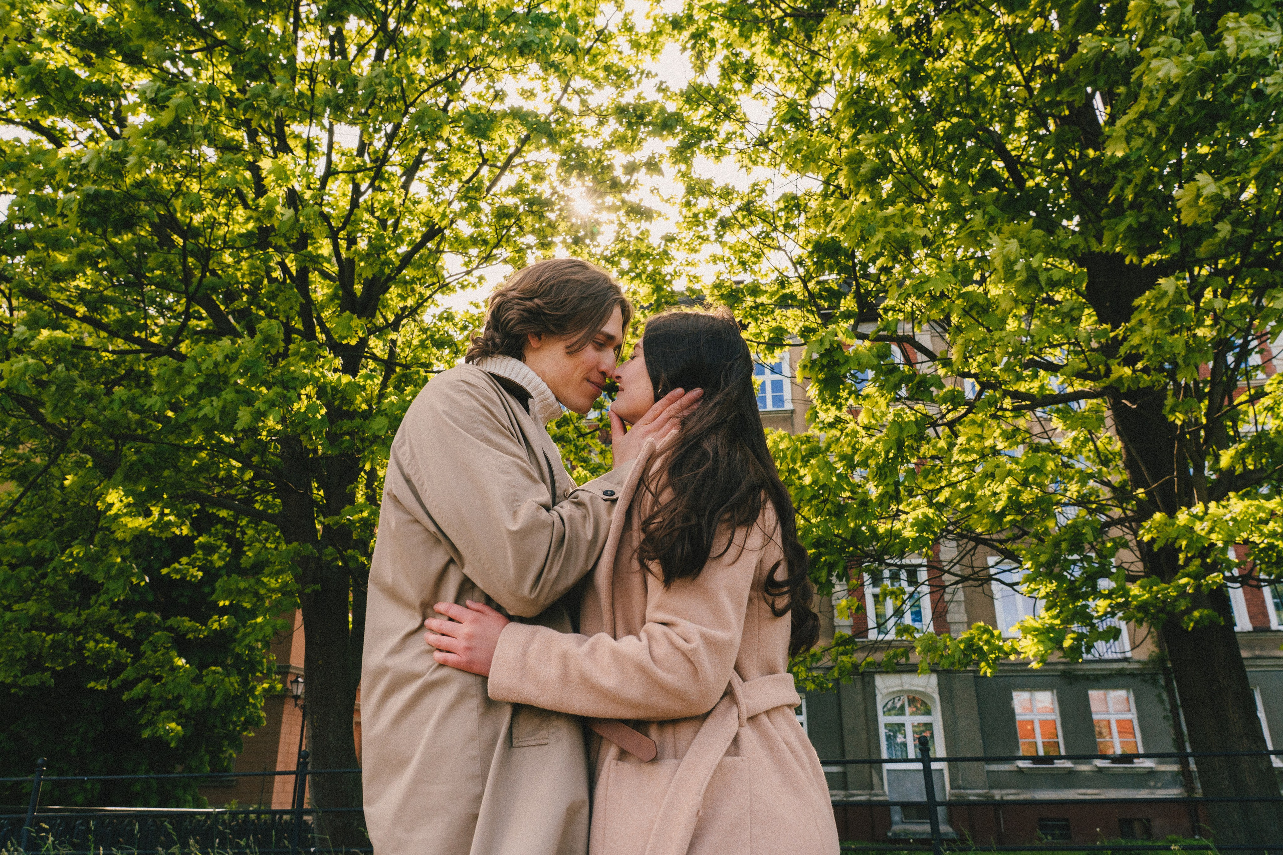 Pati i Szymon, miejska sesja love story. Fotograf ślubny & lifestyle Gdańsk, Karolina Baczewska