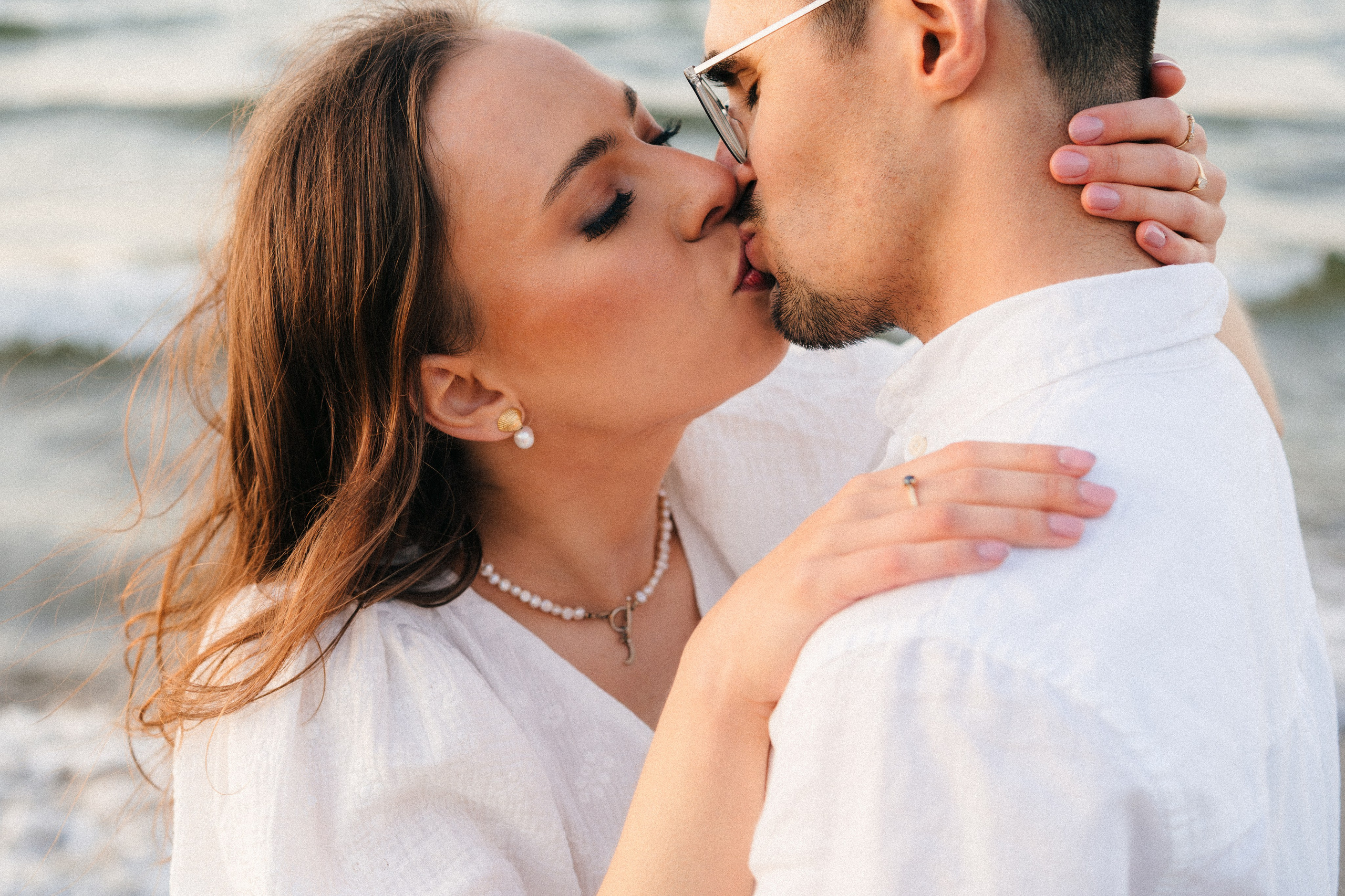 Karolina i Adrian, sesja narzeczeńska miejska i nad morzem. Fotograf ślubny & lifestyle Gdańsk, Karolina Baczewska