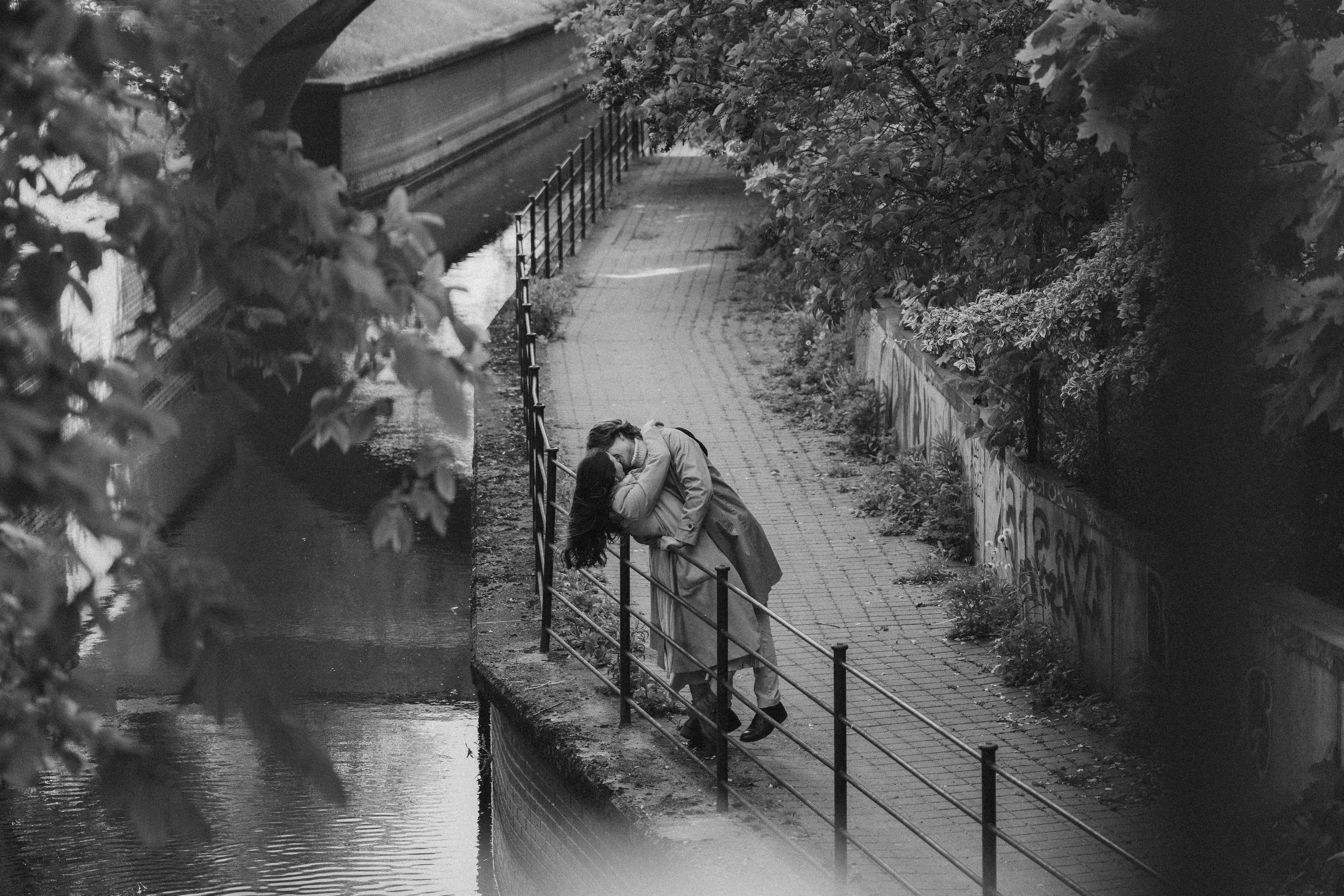 Pati i Szymon, miejska sesja love story. Fotograf ślubny & lifestyle Gdańsk, Karolina Baczewska