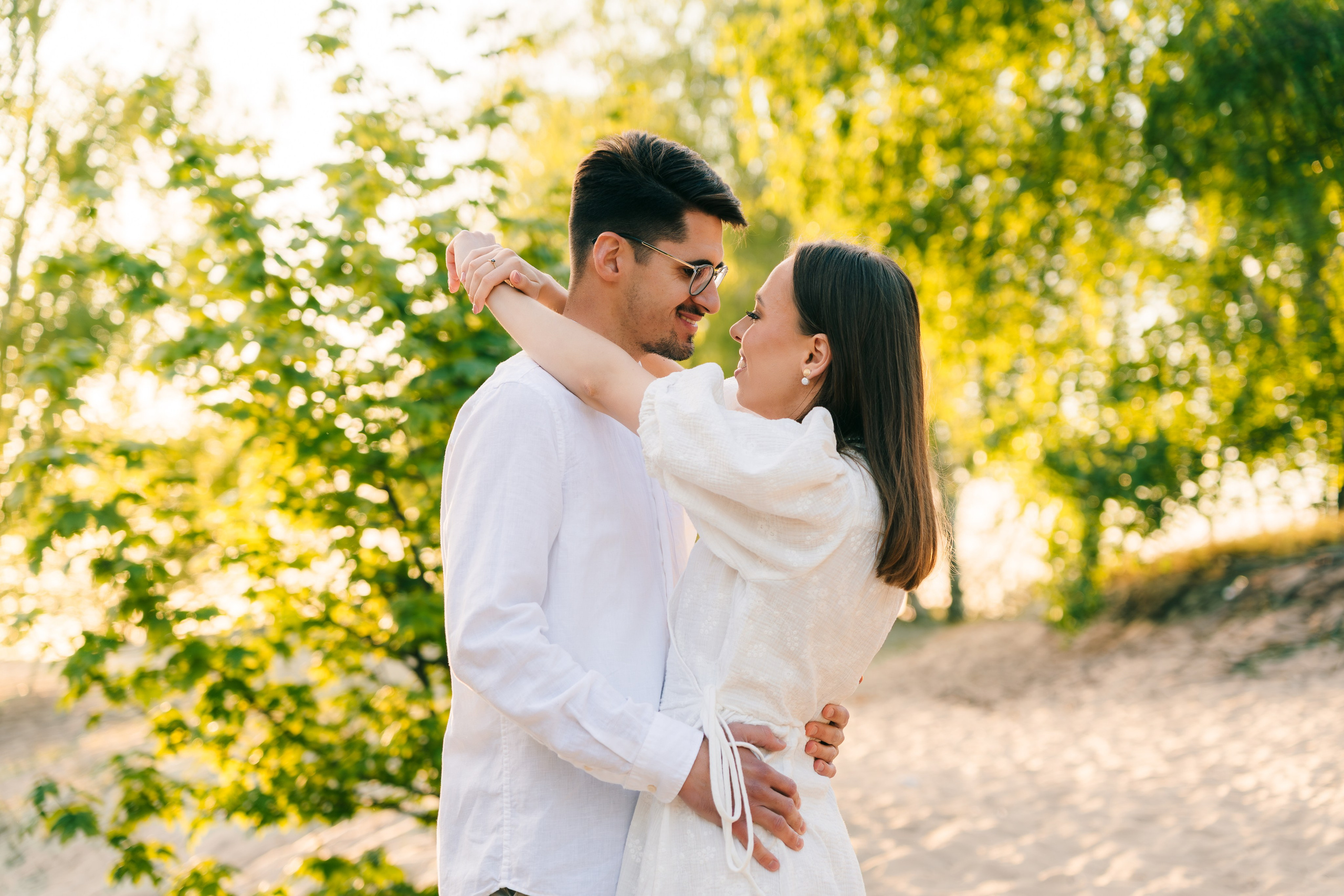 Karolina i Adrian, sesja narzeczeńska miejska i nad morzem. Fotograf ślubny & lifestyle Gdańsk, Karolina Baczewska