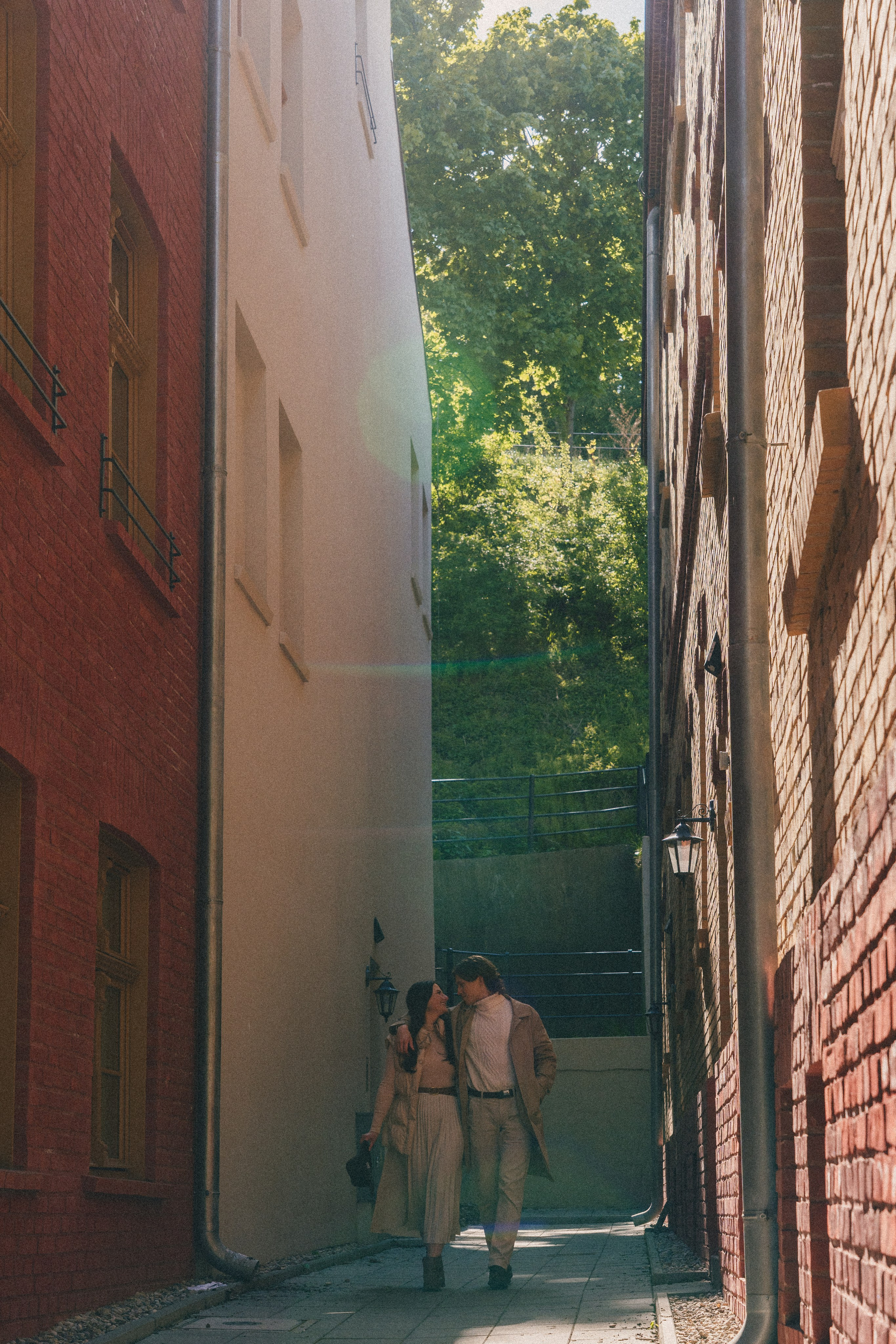 Pati i Szymon, miejska sesja love story. Fotograf ślubny & lifestyle Gdańsk, Karolina Baczewska