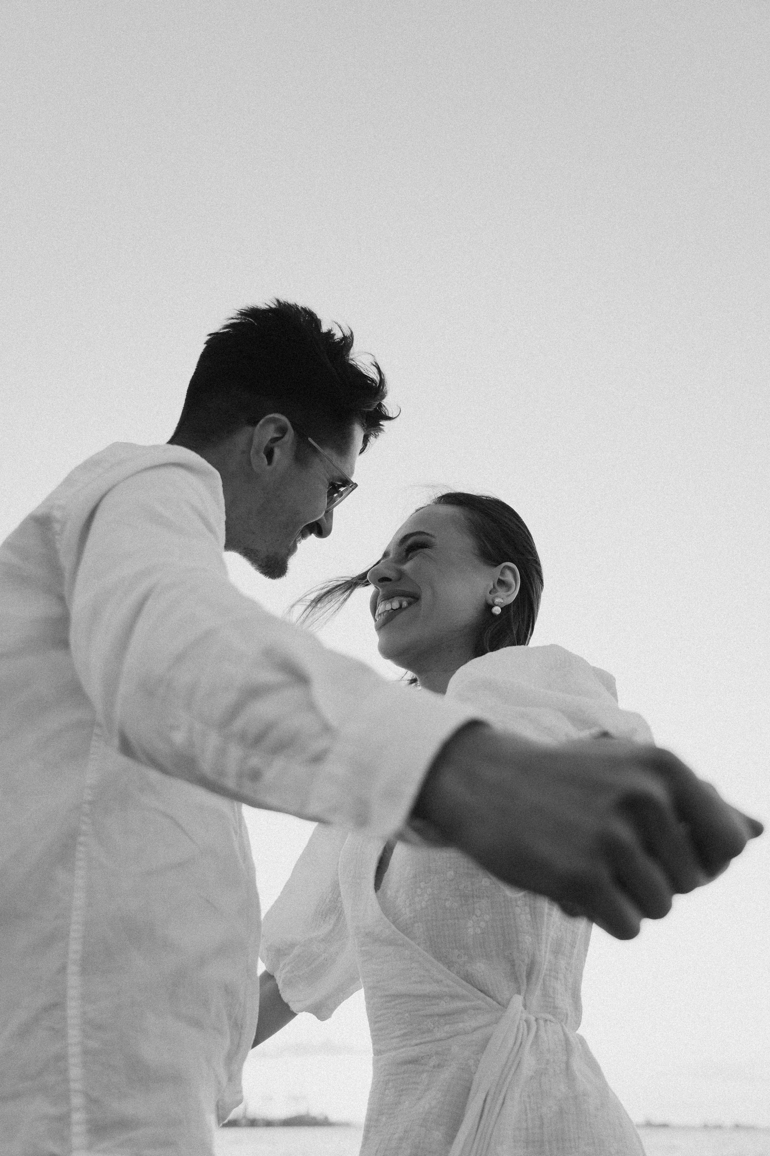 Karolina i Adrian, sesja narzeczeńska miejska i nad morzem. Fotograf ślubny & lifestyle Gdańsk, Karolina Baczewska
