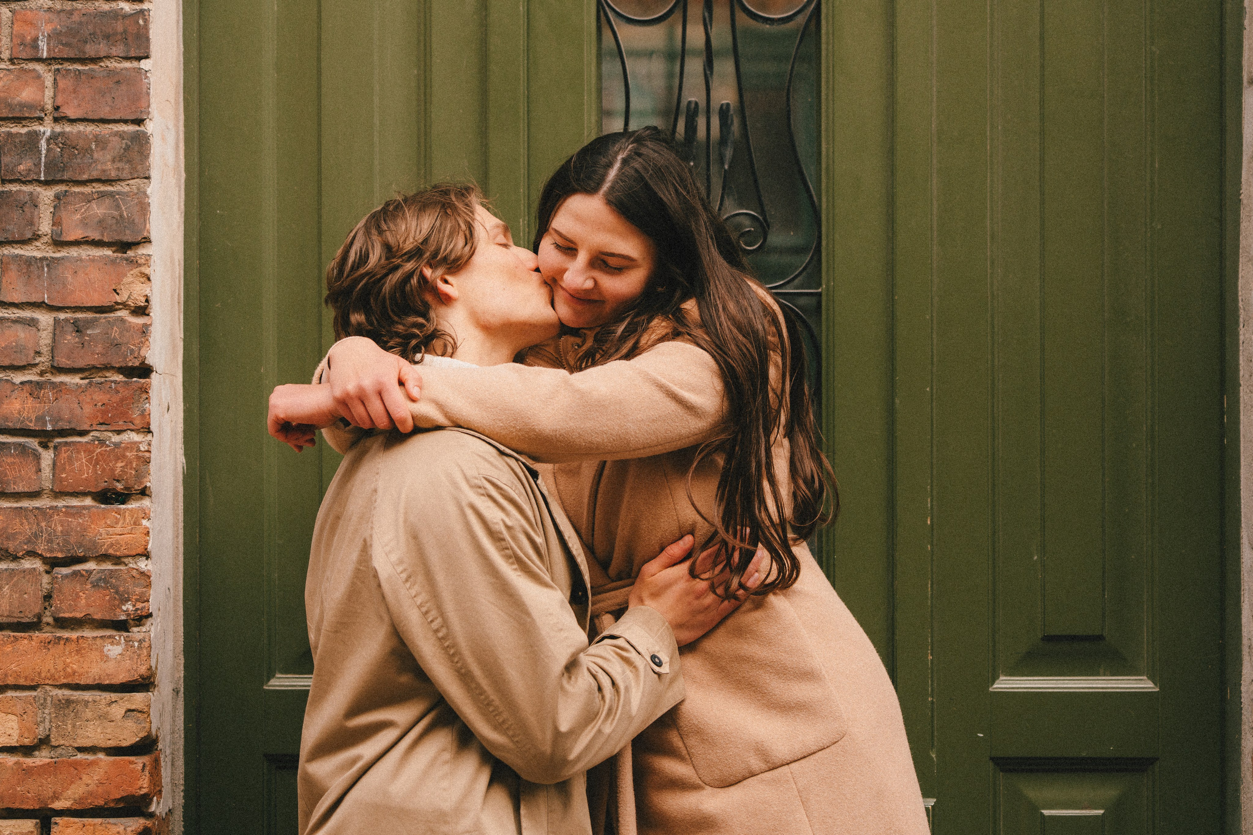 Pati i Szymon, miejska sesja love story. Fotograf ślubny & lifestyle Gdańsk, Karolina Baczewska