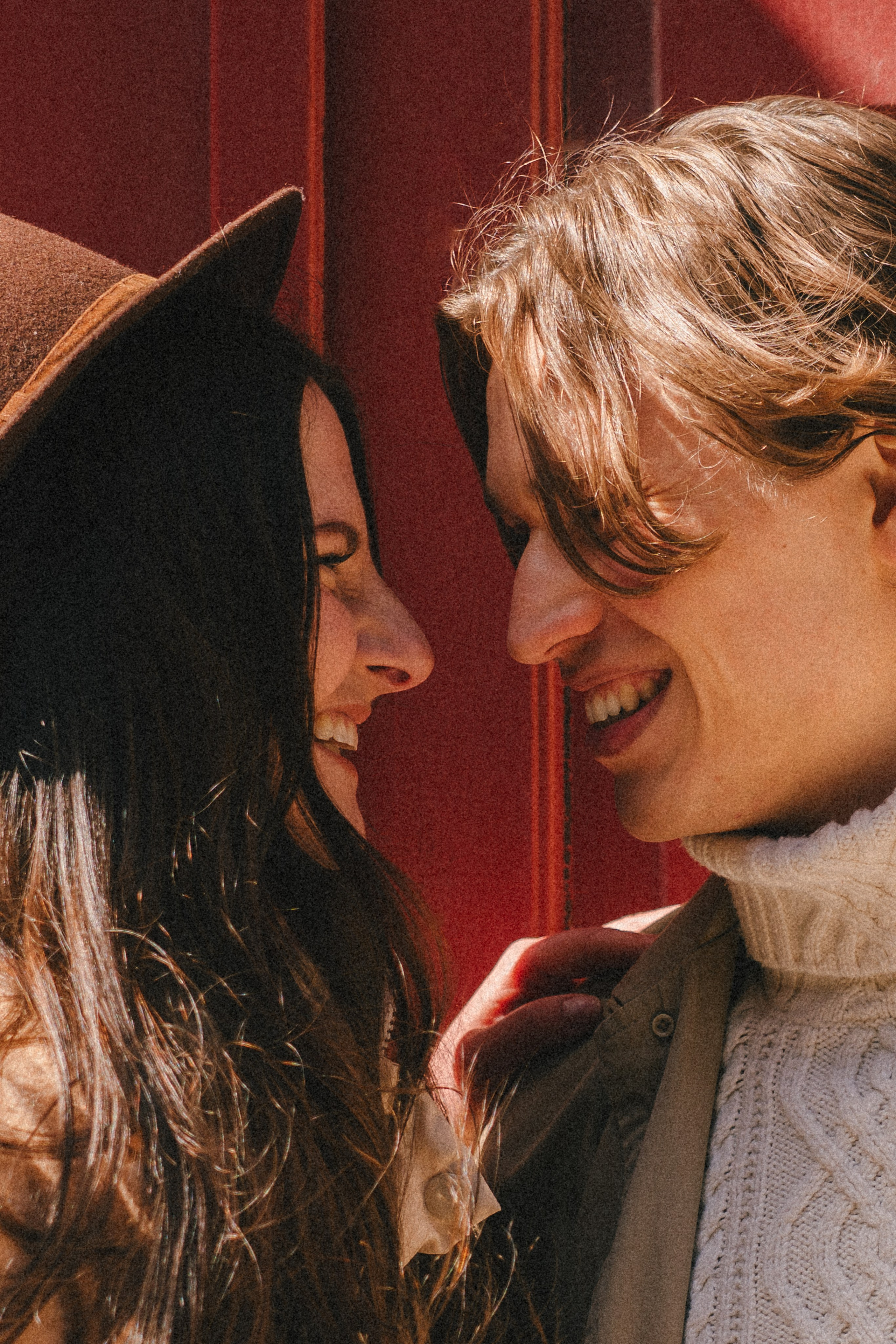 Pati i Szymon, miejska sesja love story. Fotograf ślubny & lifestyle Gdańsk, Karolina Baczewska