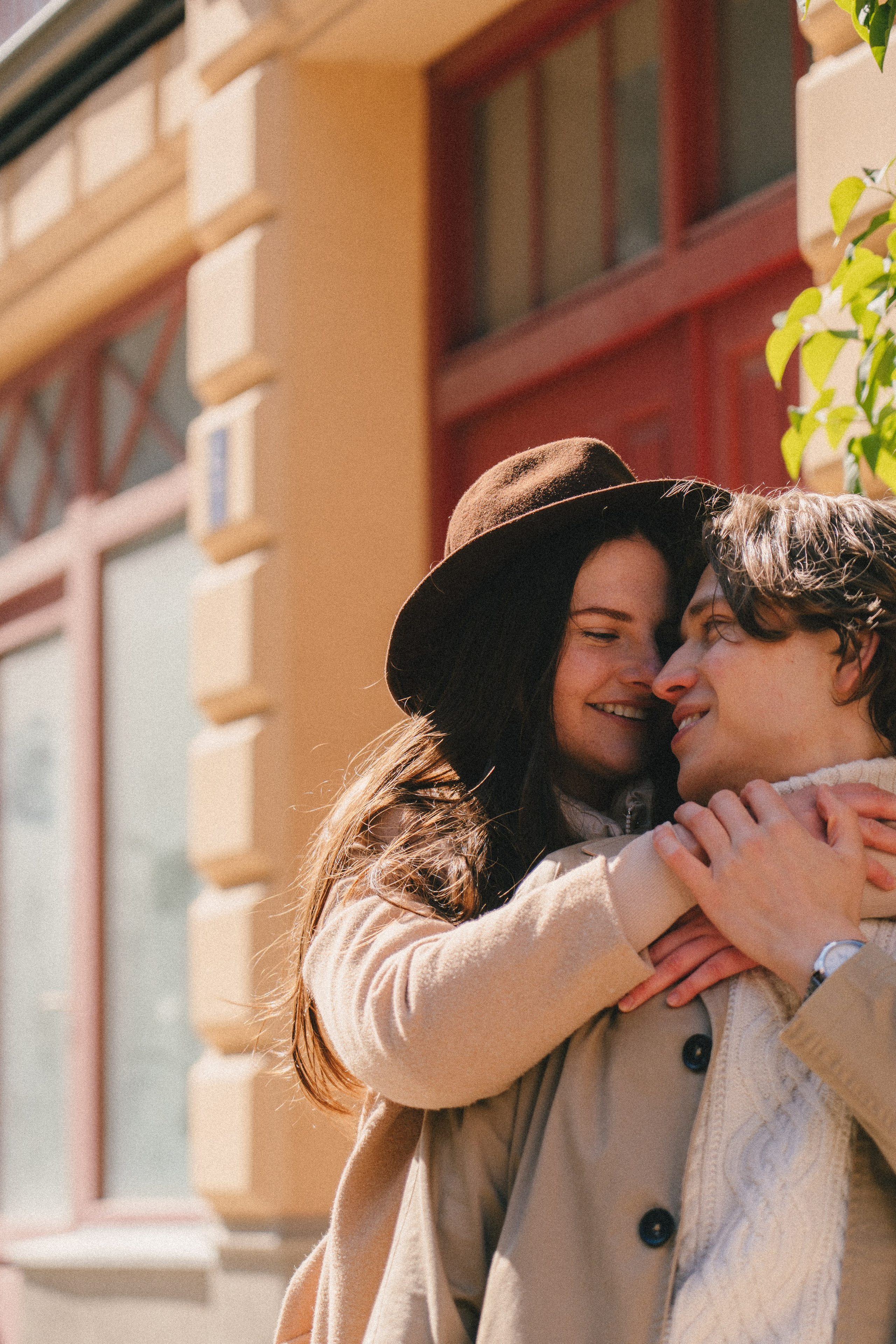 Pati i Szymon, miejska sesja love story. Fotograf ślubny & lifestyle Gdańsk, Karolina Baczewska