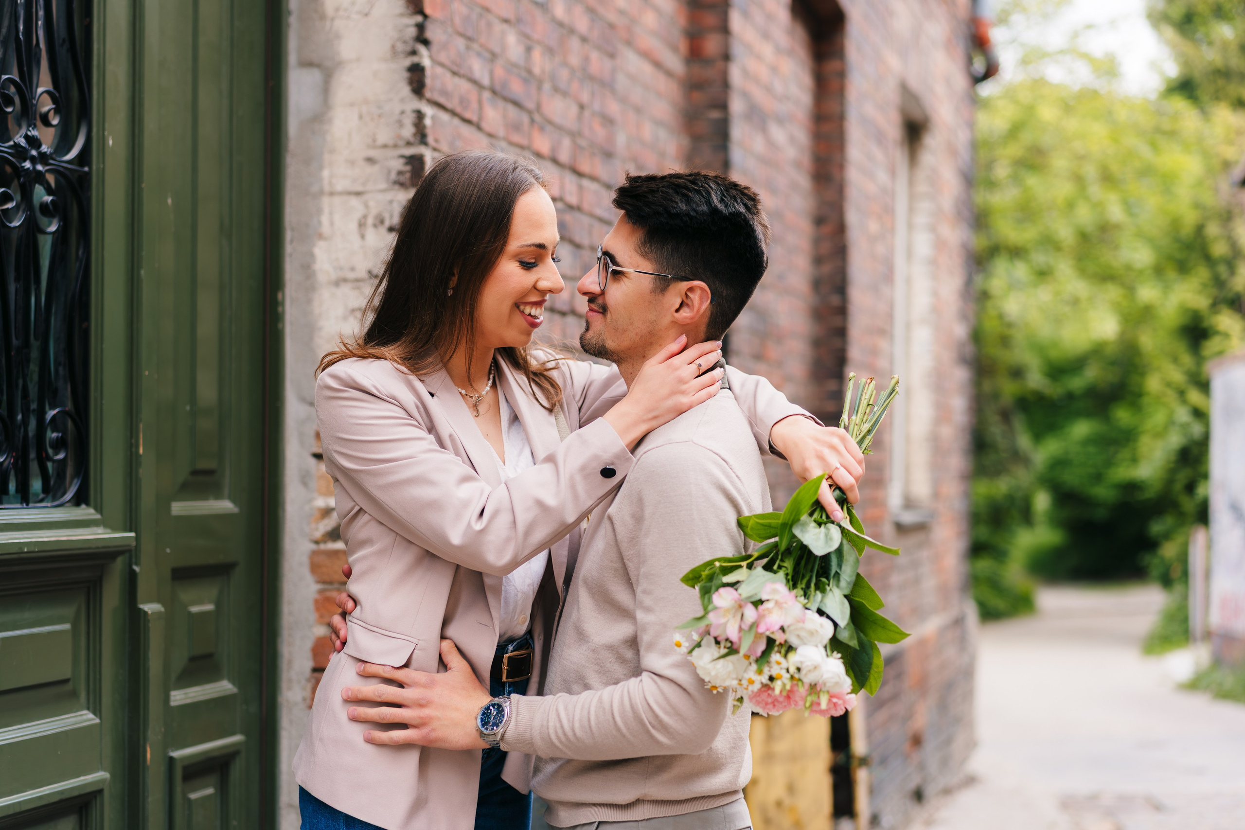 Karolina i Adrian, sesja narzeczeńska miejska i nad morzem. Fotograf ślubny & lifestyle Gdańsk, Karolina Baczewska
