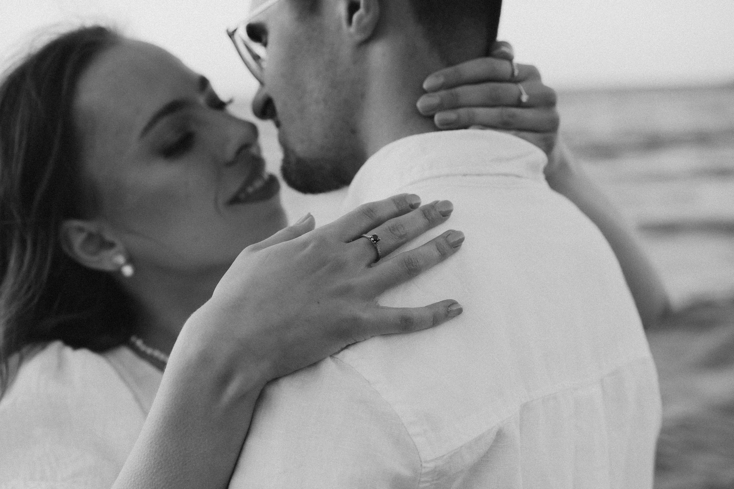 Karolina i Adrian, sesja narzeczeńska miejska i nad morzem. Fotograf ślubny & lifestyle Gdańsk, Karolina Baczewska
