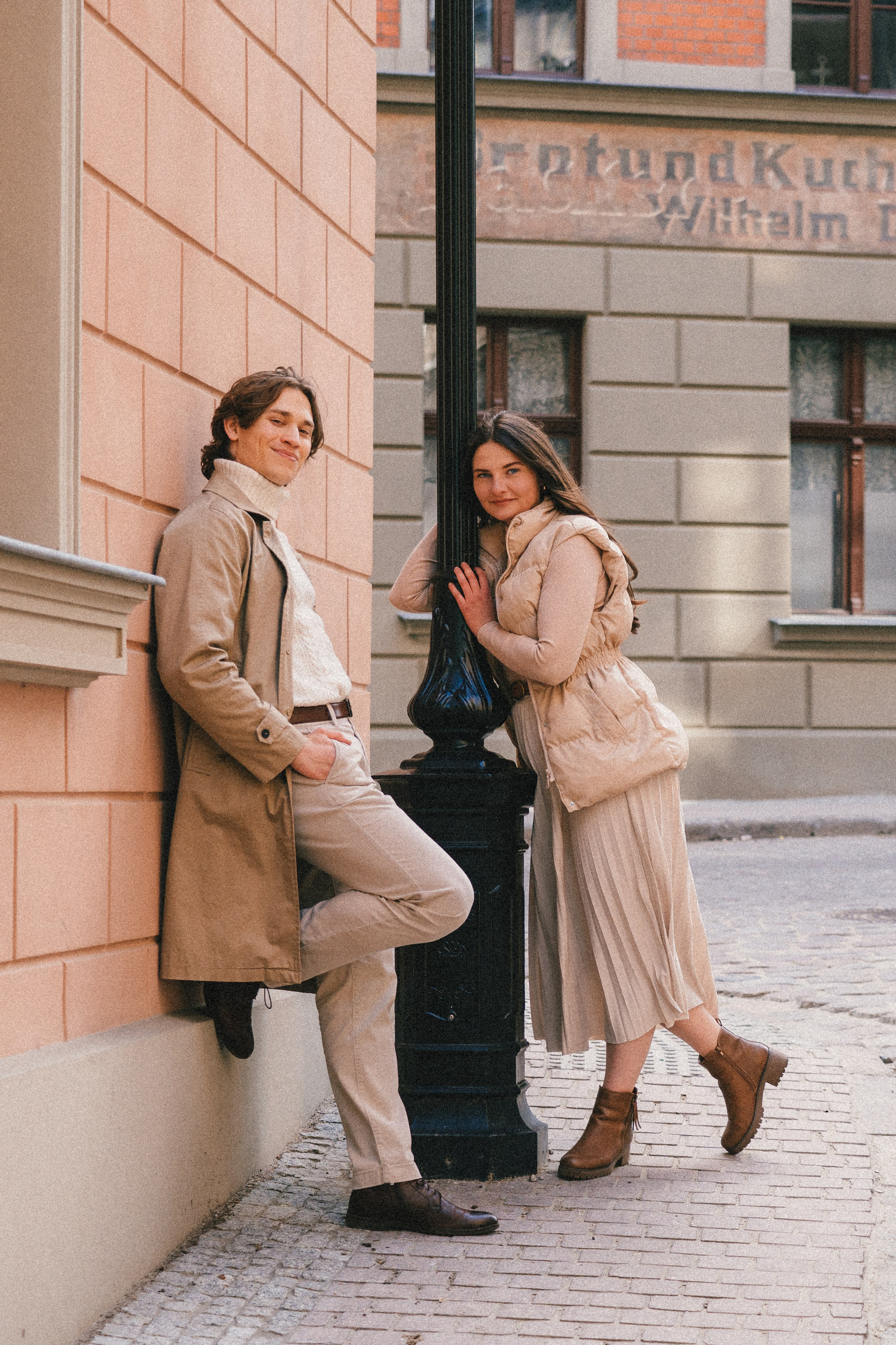 Pati i Szymon, miejska sesja love story. Fotograf ślubny & lifestyle Gdańsk, Karolina Baczewska
