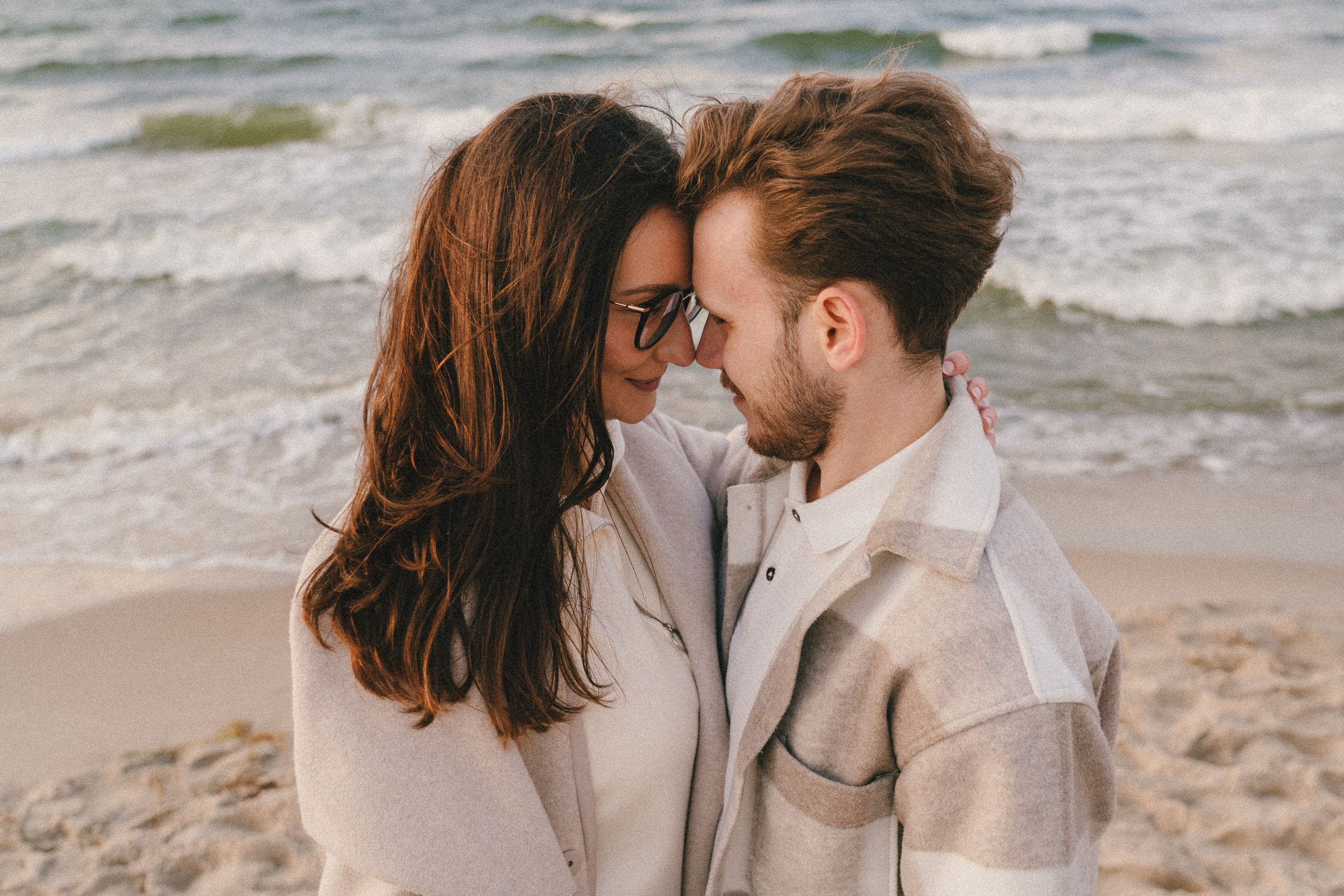 Kinga i Janek, love story nad morzem. Fotograf ślubny & lifestyle Gdańsk, Karolina Baczewska
