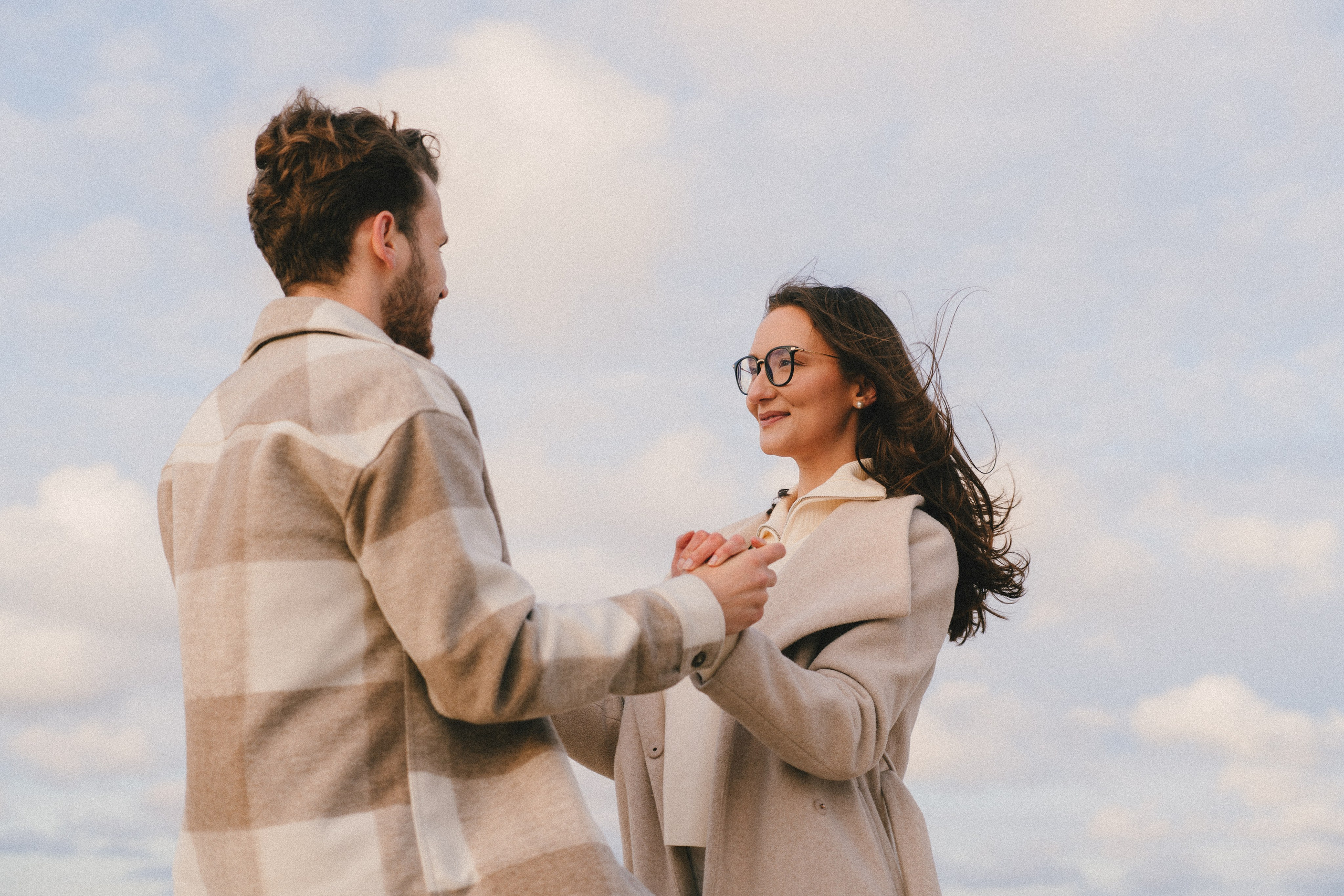 Kinga i Janek, love story nad morzem. Fotograf ślubny & lifestyle Gdańsk, Karolina Baczewska