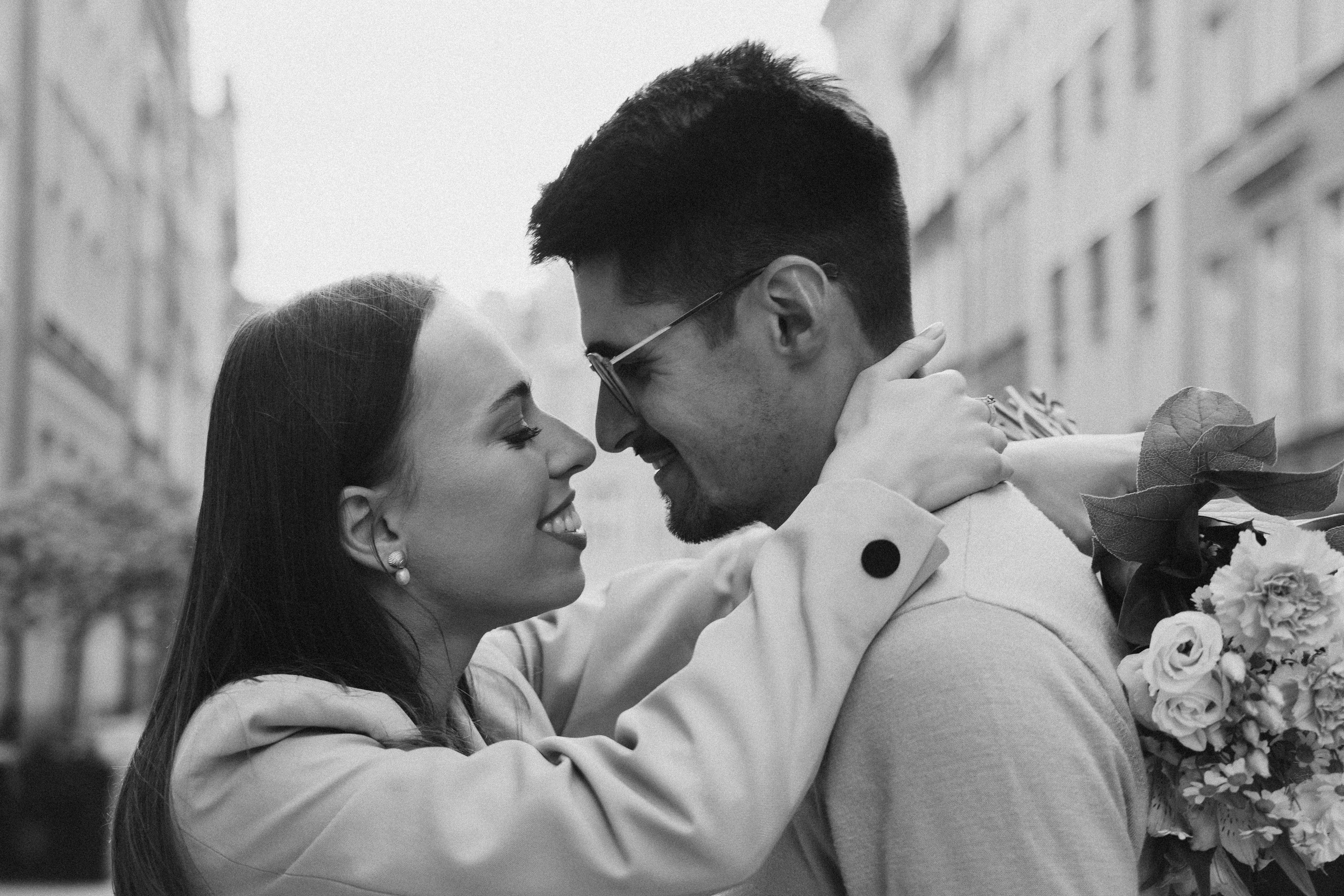 Karolina i Adrian, sesja narzeczeńska miejska i nad morzem. Fotograf ślubny & lifestyle Gdańsk, Karolina Baczewska
