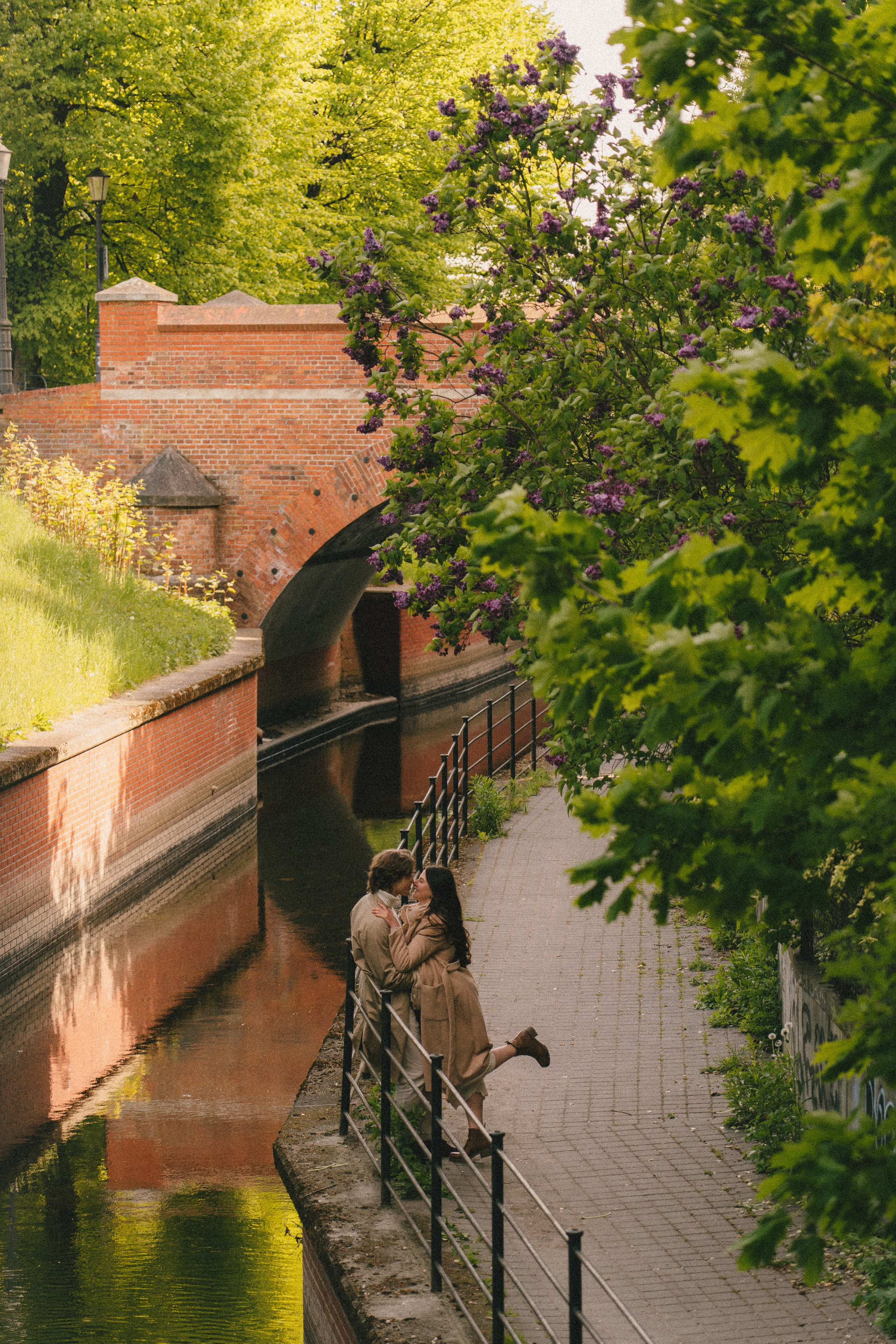 Pati i Szymon, miejska sesja love story. Fotograf ślubny & lifestyle Gdańsk, Karolina Baczewska