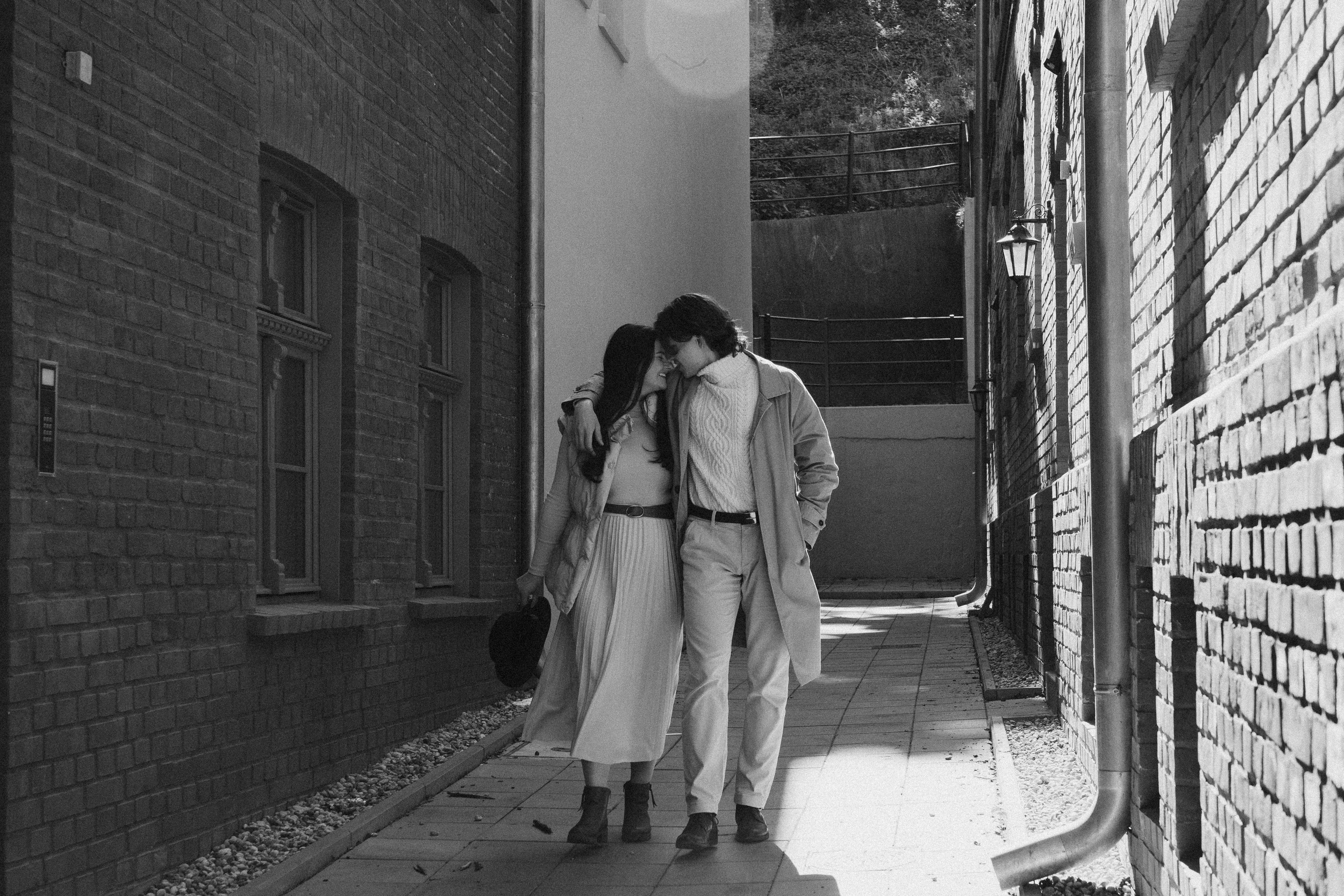 Pati i Szymon, miejska sesja love story. Fotograf ślubny & lifestyle Gdańsk, Karolina Baczewska