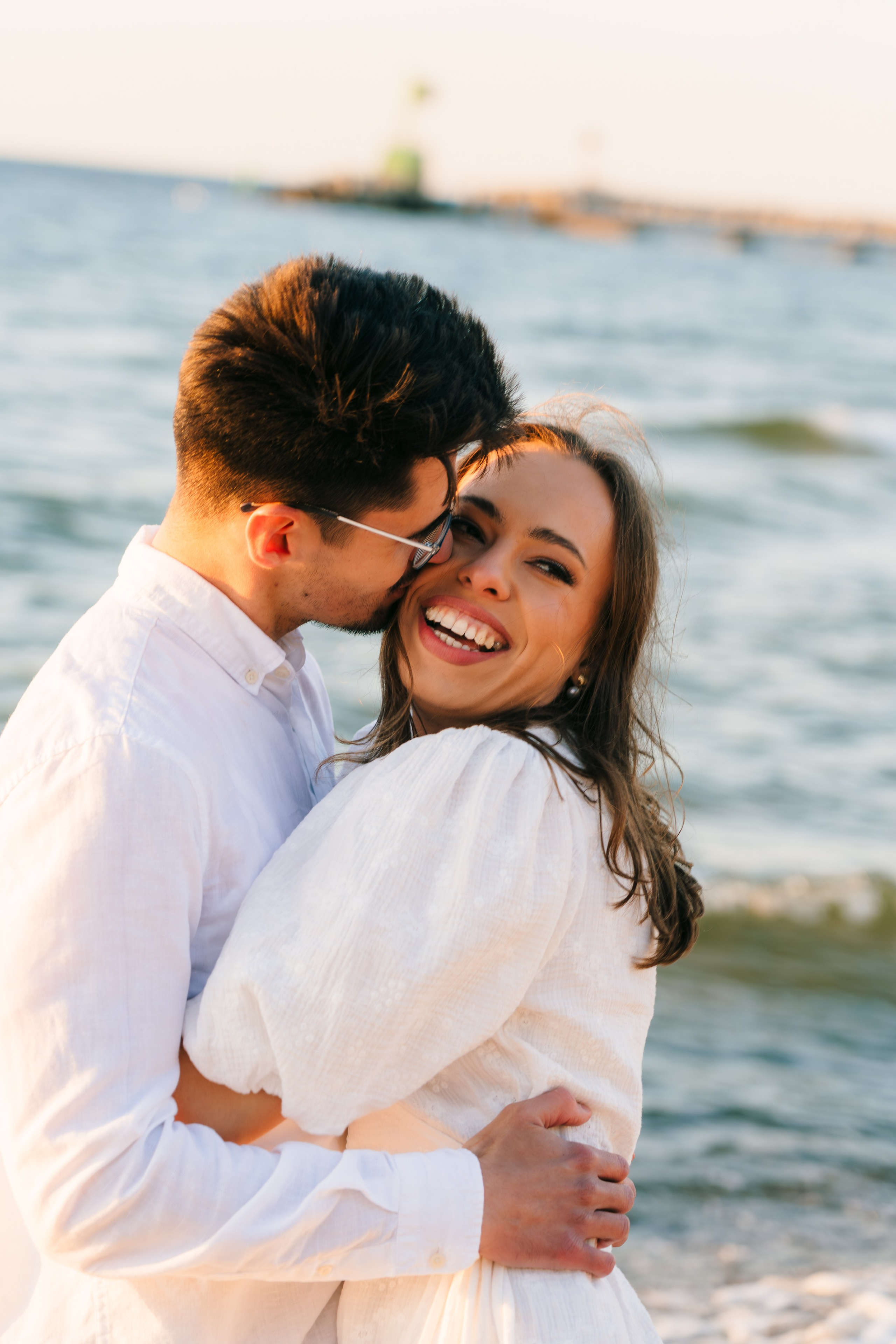 Karolina i Adrian, sesja narzeczeńska miejska i nad morzem. Fotograf ślubny & lifestyle Gdańsk, Karolina Baczewska
