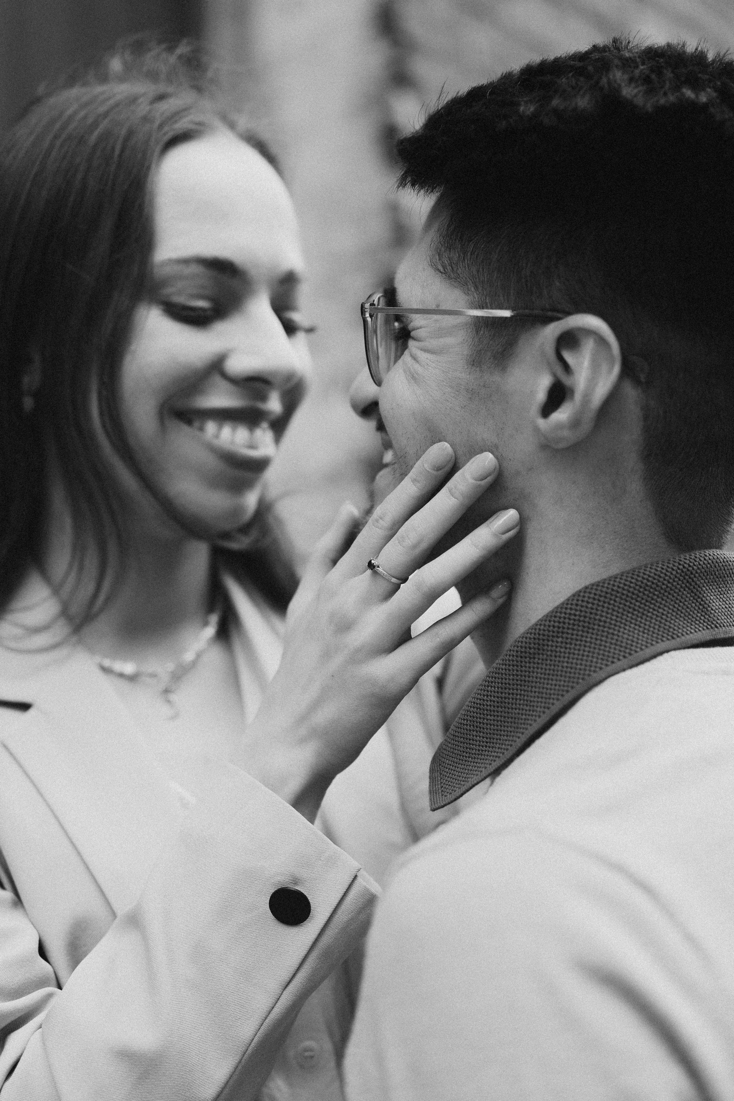 Karolina i Adrian, sesja narzeczeńska miejska i nad morzem. Fotograf ślubny & lifestyle Gdańsk, Karolina Baczewska