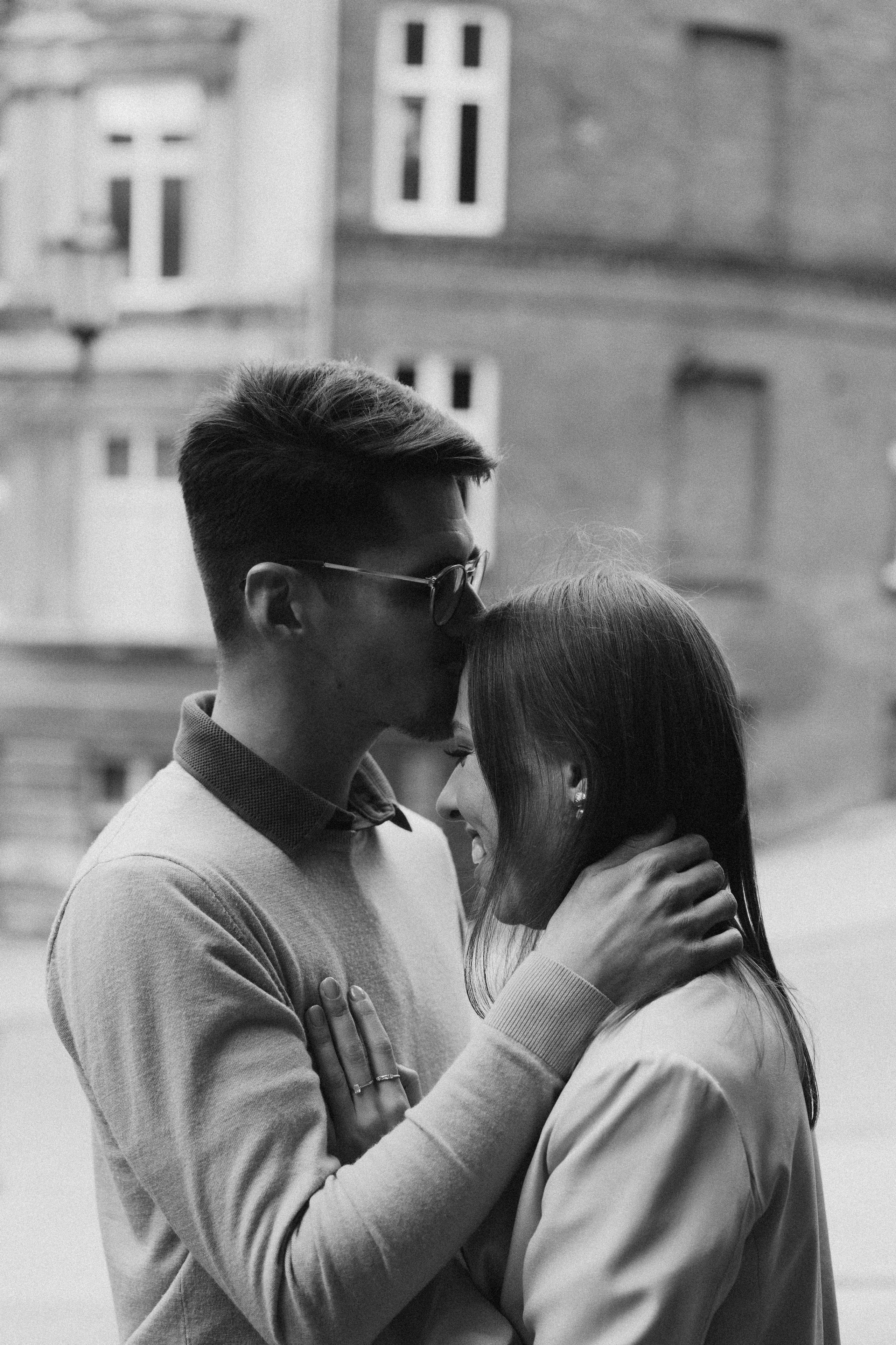 Karolina i Adrian, sesja narzeczeńska miejska i nad morzem. Fotograf ślubny & lifestyle Gdańsk, Karolina Baczewska