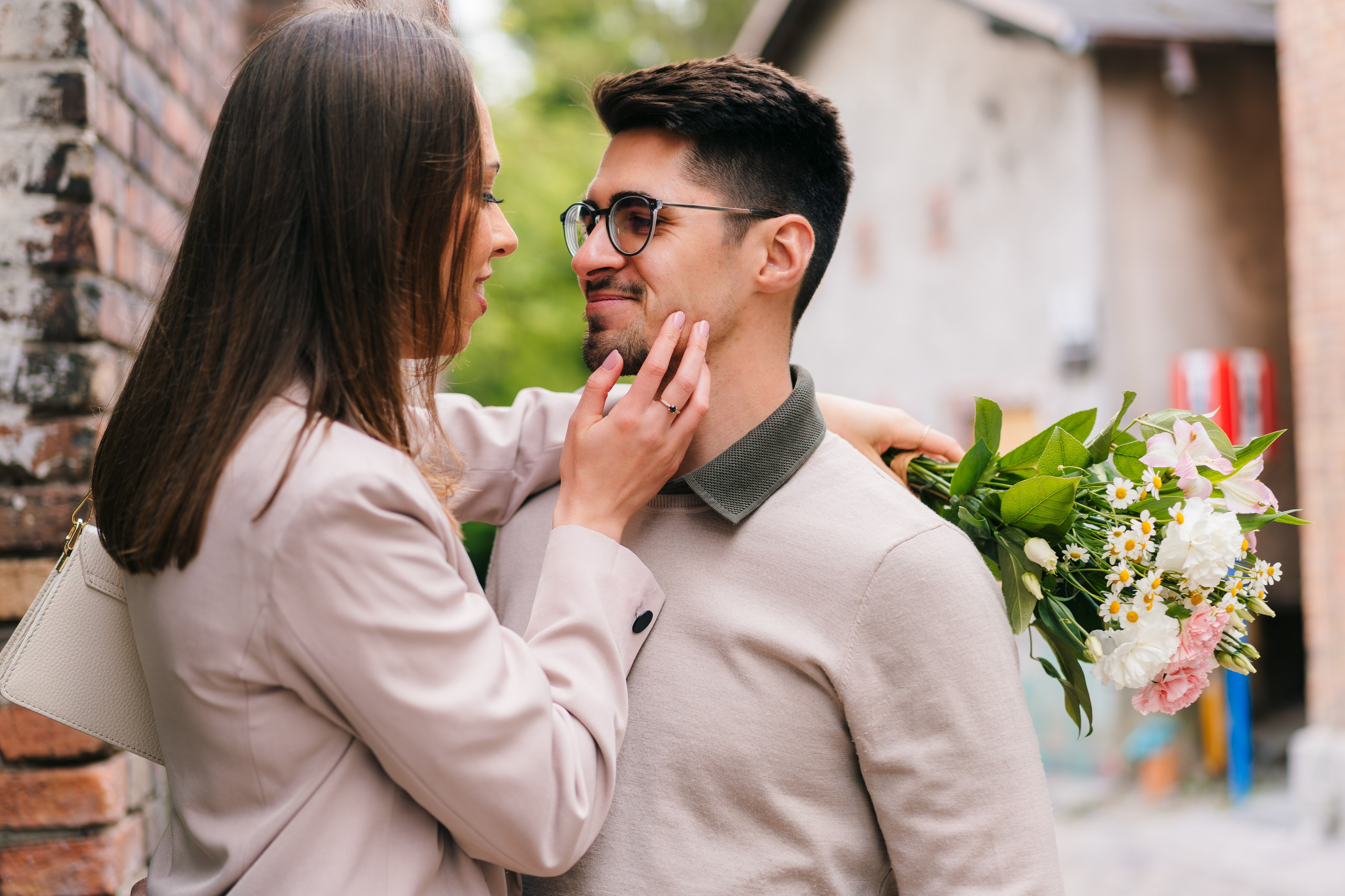 Karolina i Adrian, sesja narzeczeńska miejska i nad morzem. Fotograf ślubny & lifestyle Gdańsk, Karolina Baczewska