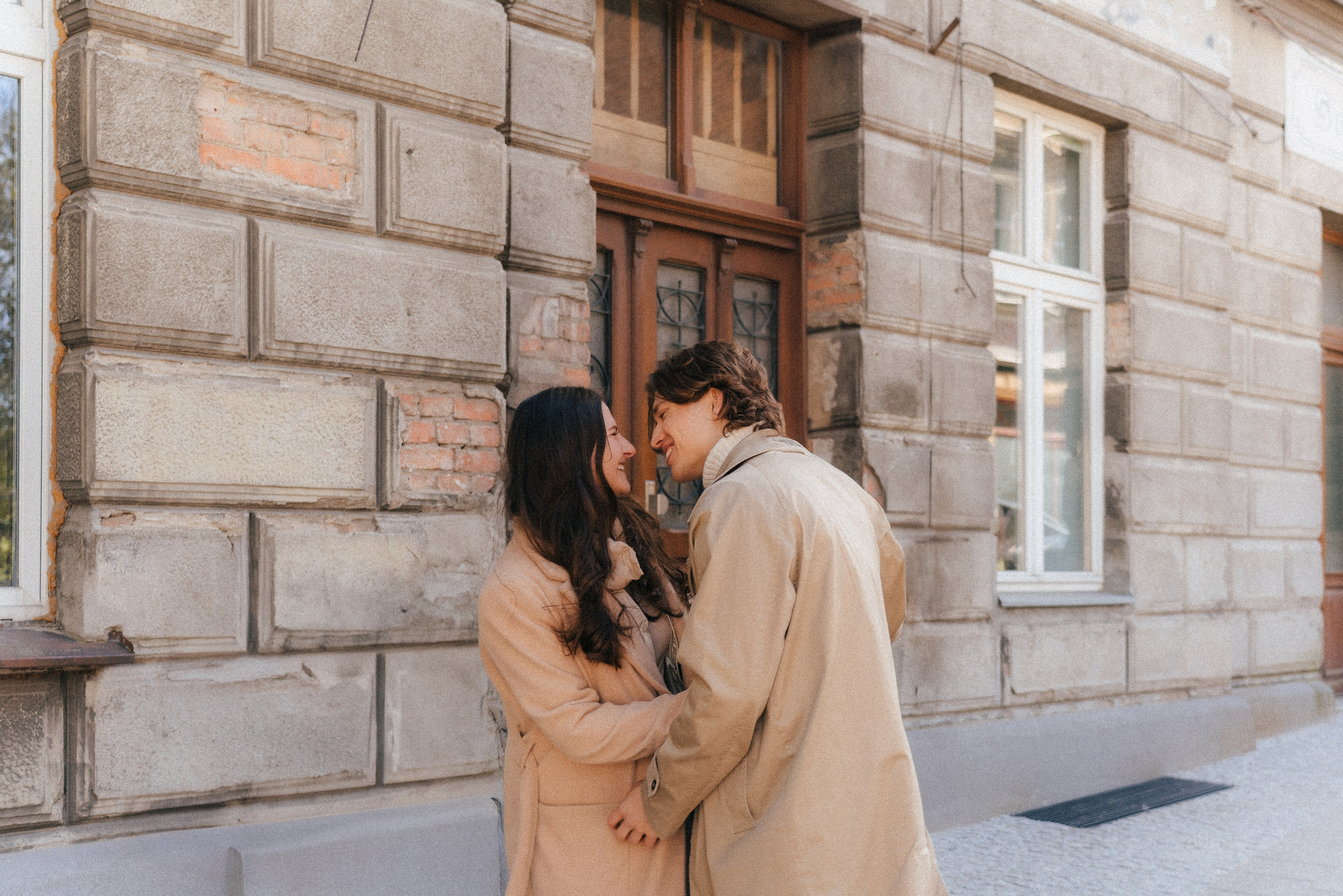 Pati i Szymon, miejska sesja love story. Fotograf ślubny & lifestyle Gdańsk, Karolina Baczewska