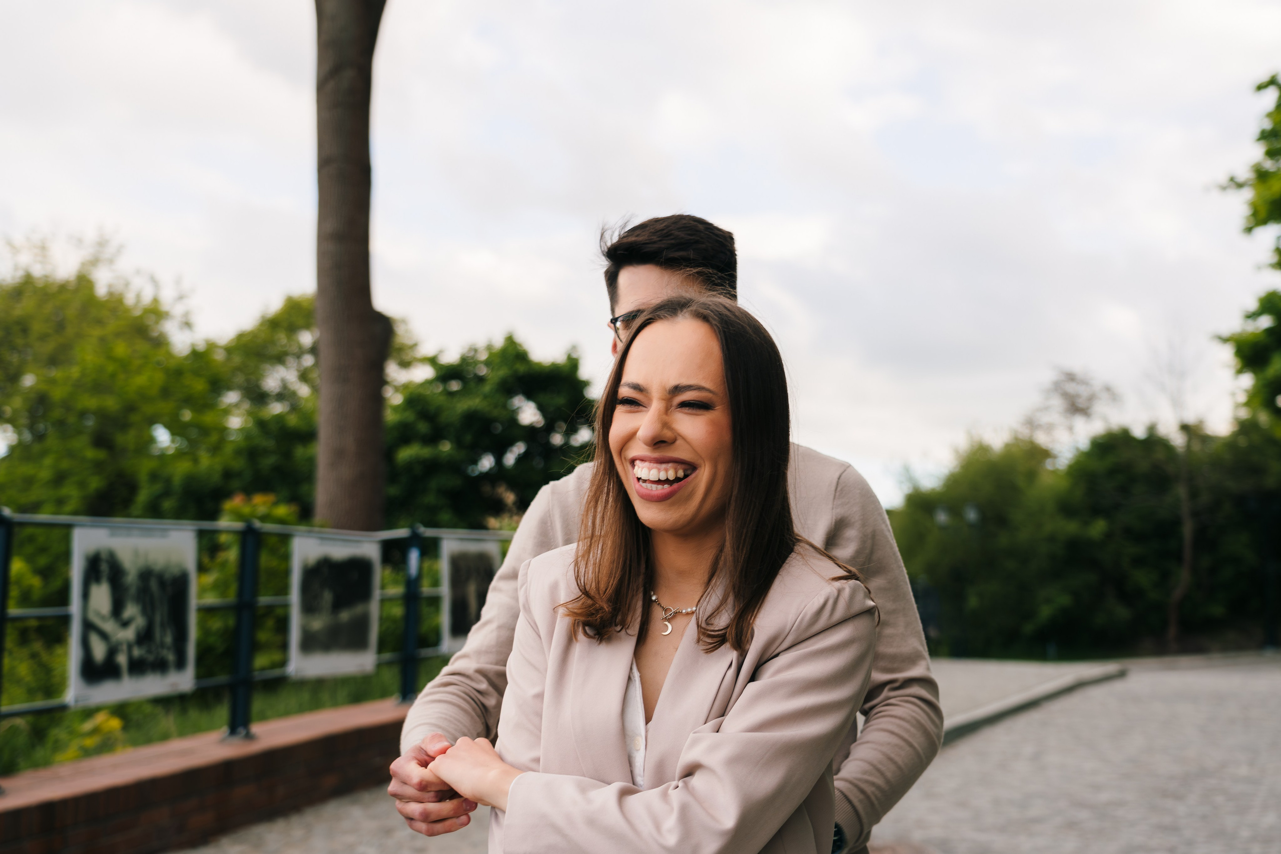 Karolina i Adrian, sesja narzeczeńska miejska i nad morzem. Fotograf ślubny & lifestyle Gdańsk, Karolina Baczewska