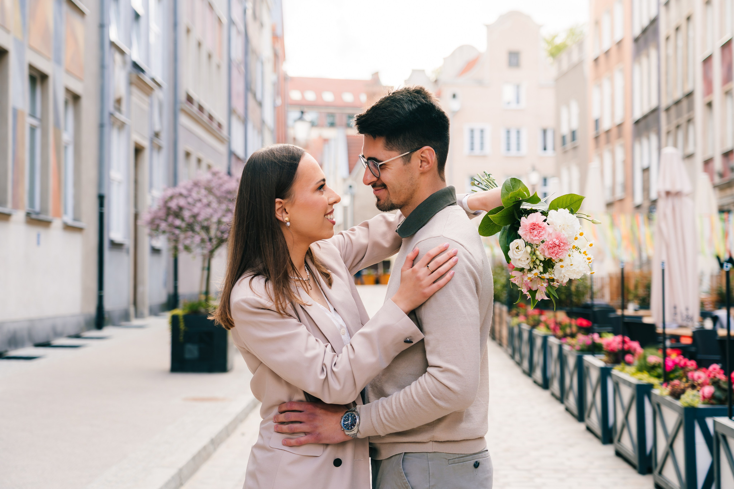 Karolina i Adrian, sesja narzeczeńska miejska i nad morzem. Fotograf ślubny & lifestyle Gdańsk, Karolina Baczewska