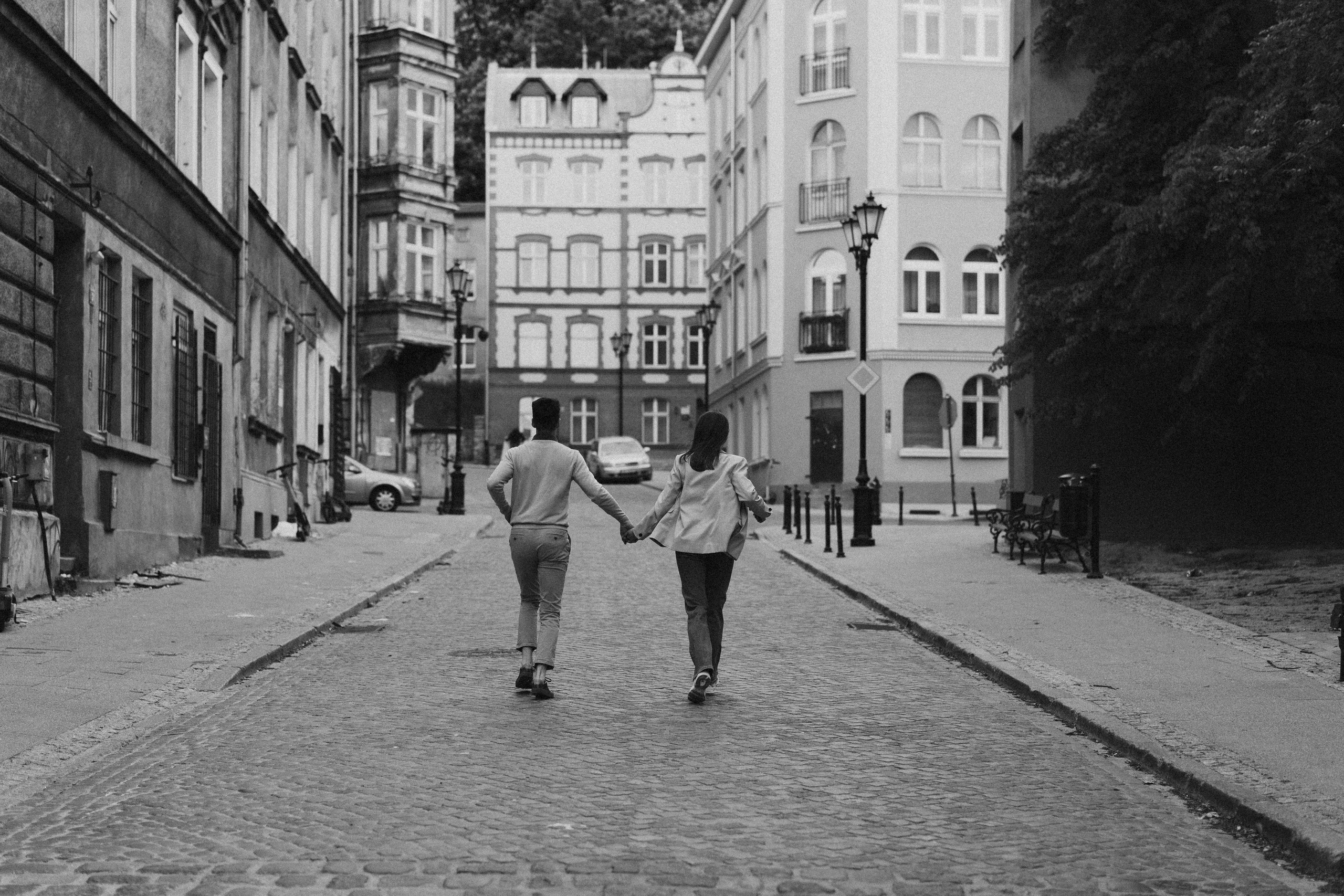 Karolina i Adrian, sesja narzeczeńska miejska i nad morzem. Fotograf ślubny & lifestyle Gdańsk, Karolina Baczewska