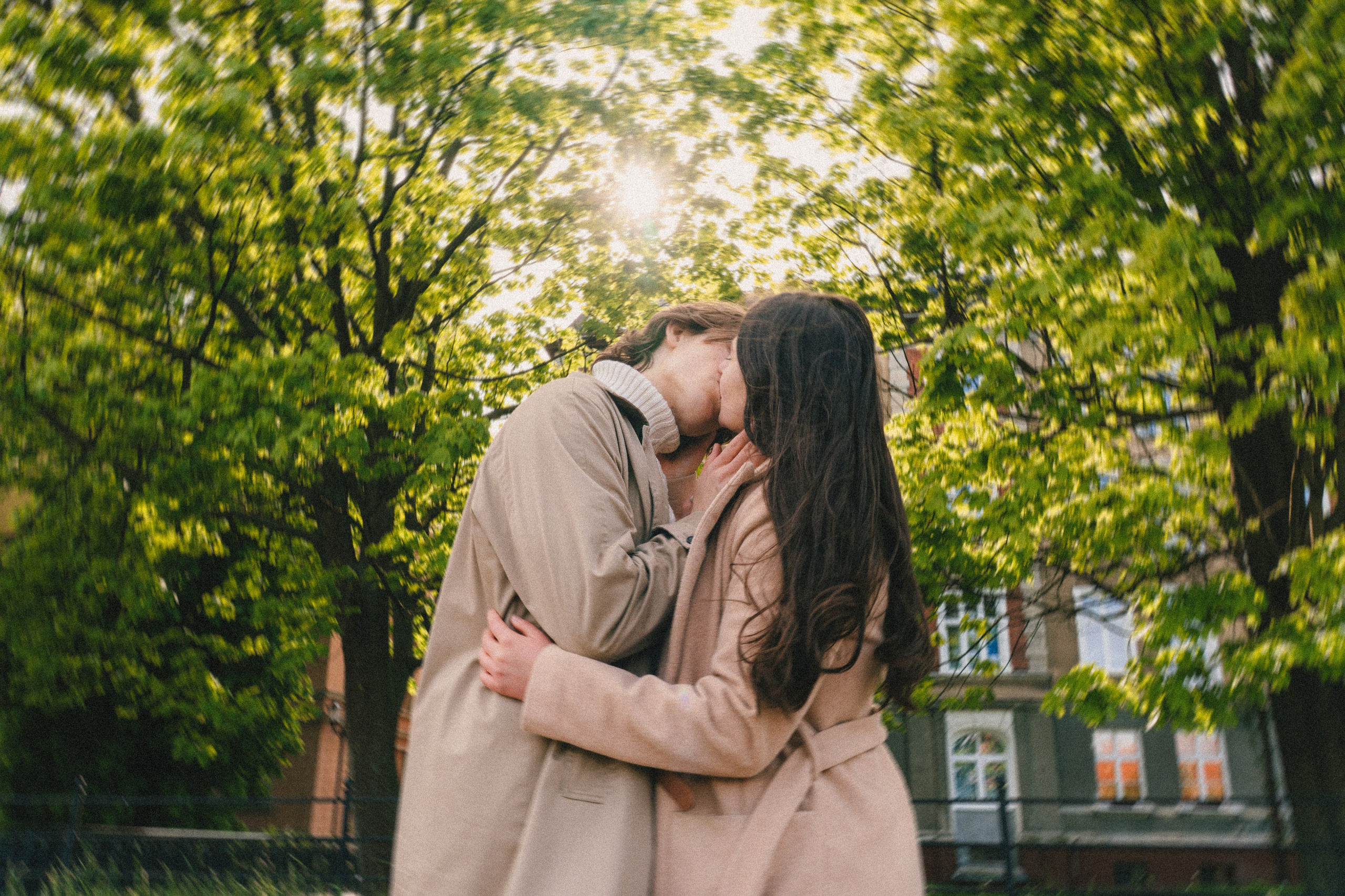 Pati i Szymon, miejska sesja love story. Fotograf ślubny & lifestyle Gdańsk, Karolina Baczewska