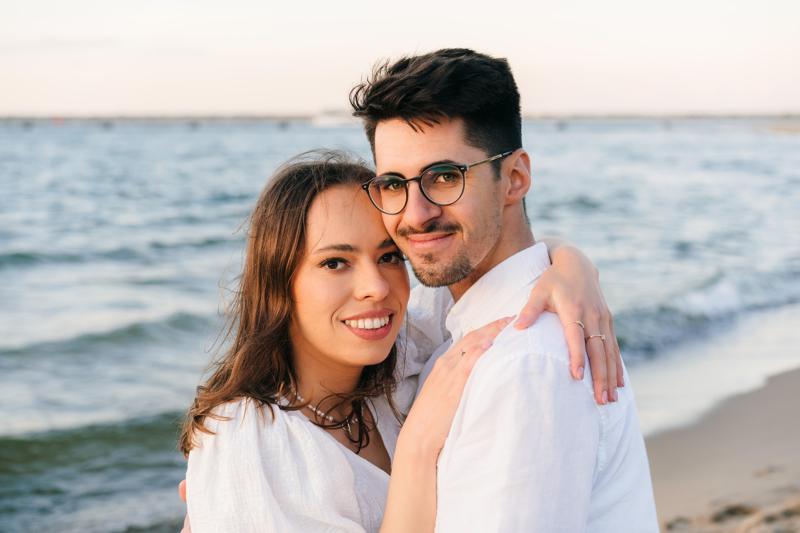 Karolina i Adrian, sesja narzeczeńska miejska i nad morzem. Fotograf ślubny & lifestyle Gdańsk, Karolina Baczewska