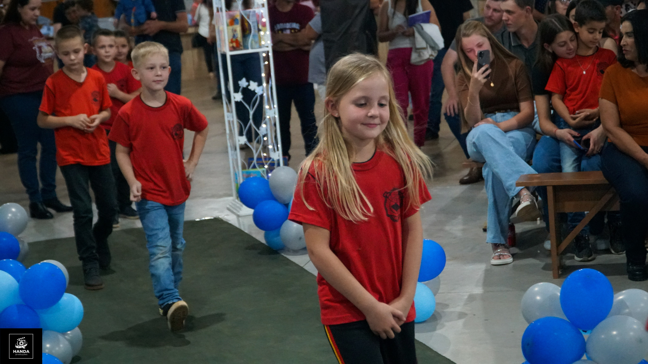 Noite autógrafos colégio Aurélio Buarque de Holanda. Handa Produções