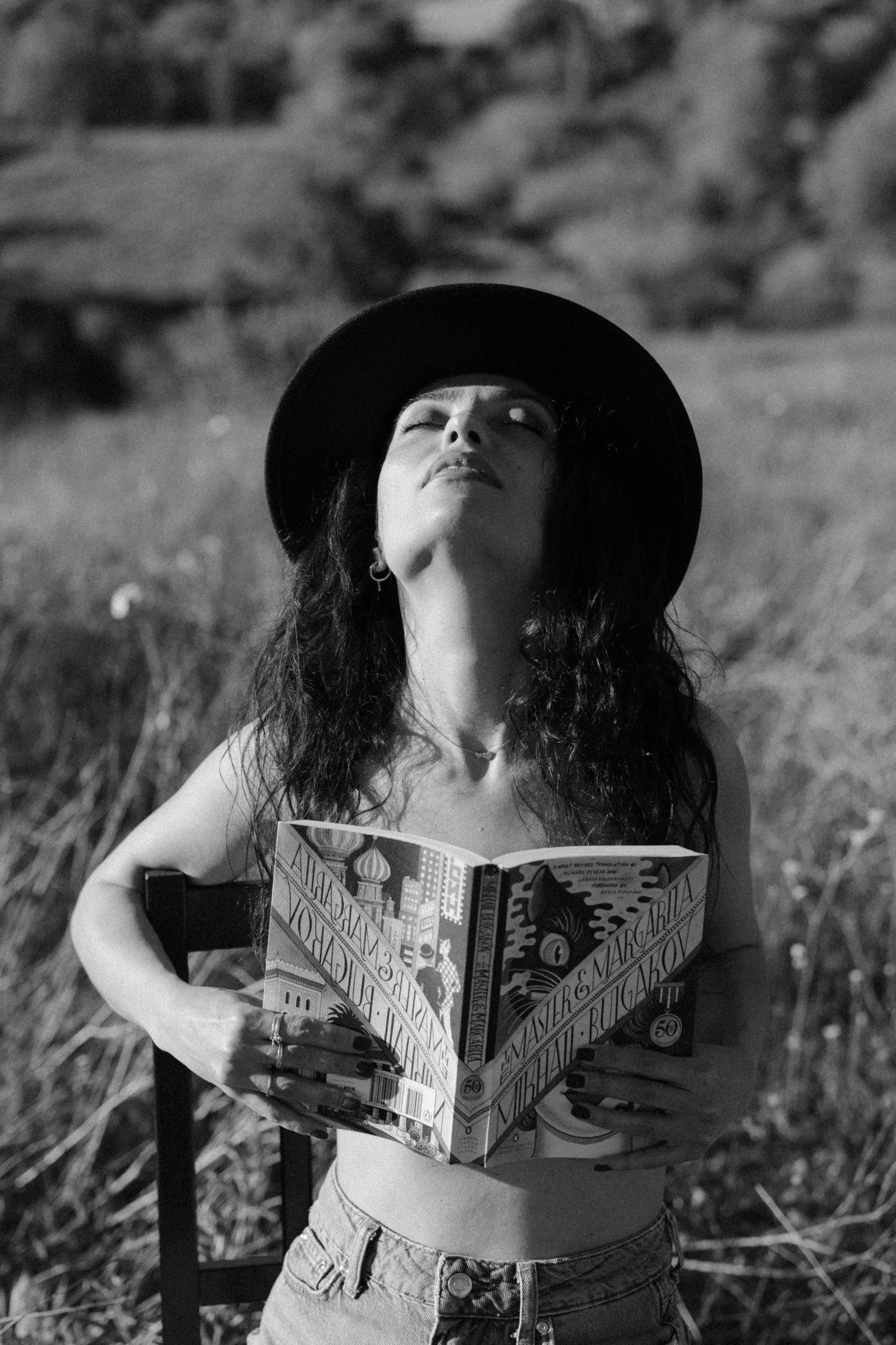 Morning photoshoot in the field. Portrait, family, maternity & wedding photography & videography in SoCal Kseni Vibe