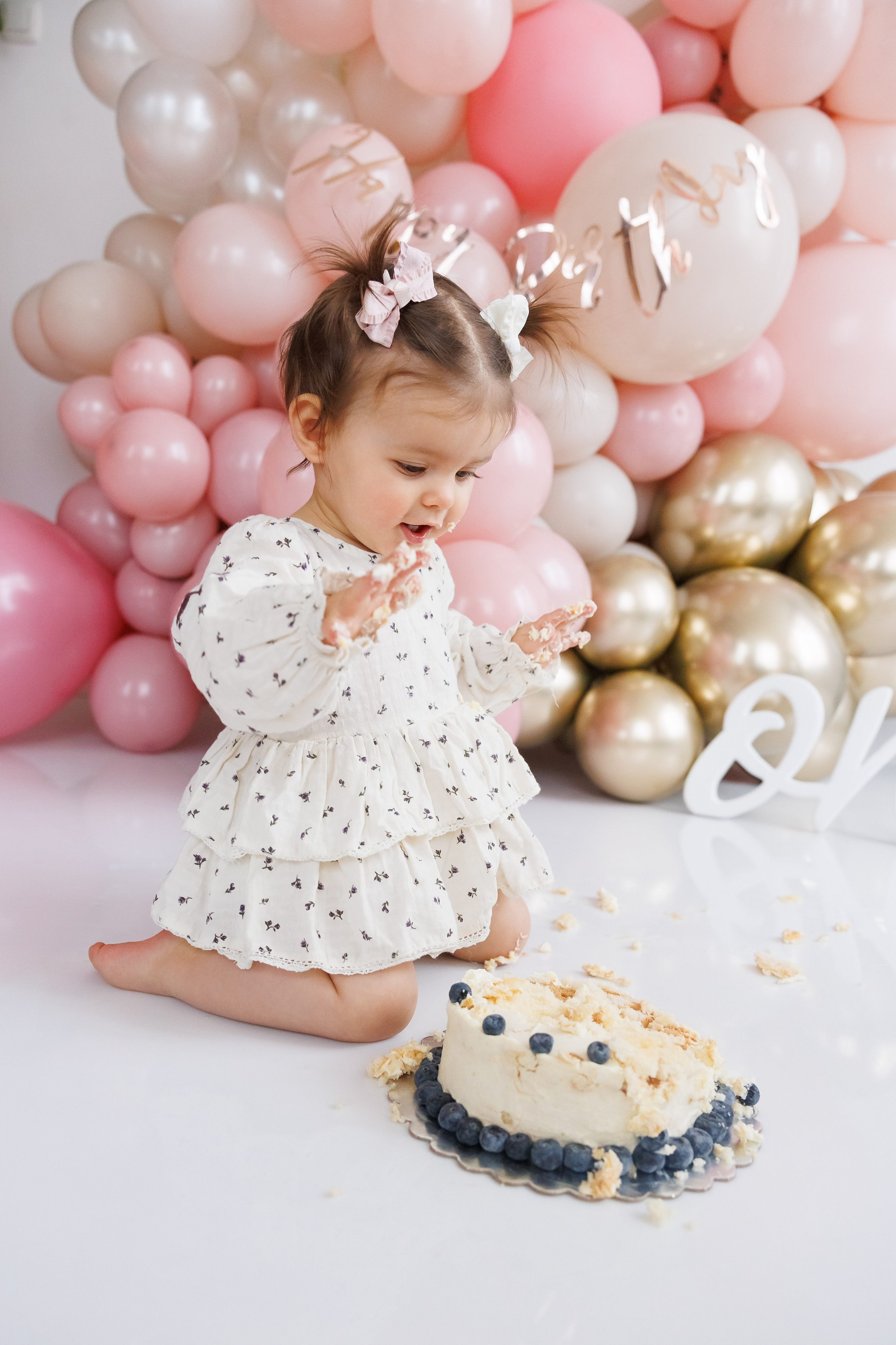 Smash cake. Фотограф Ирина Йотова