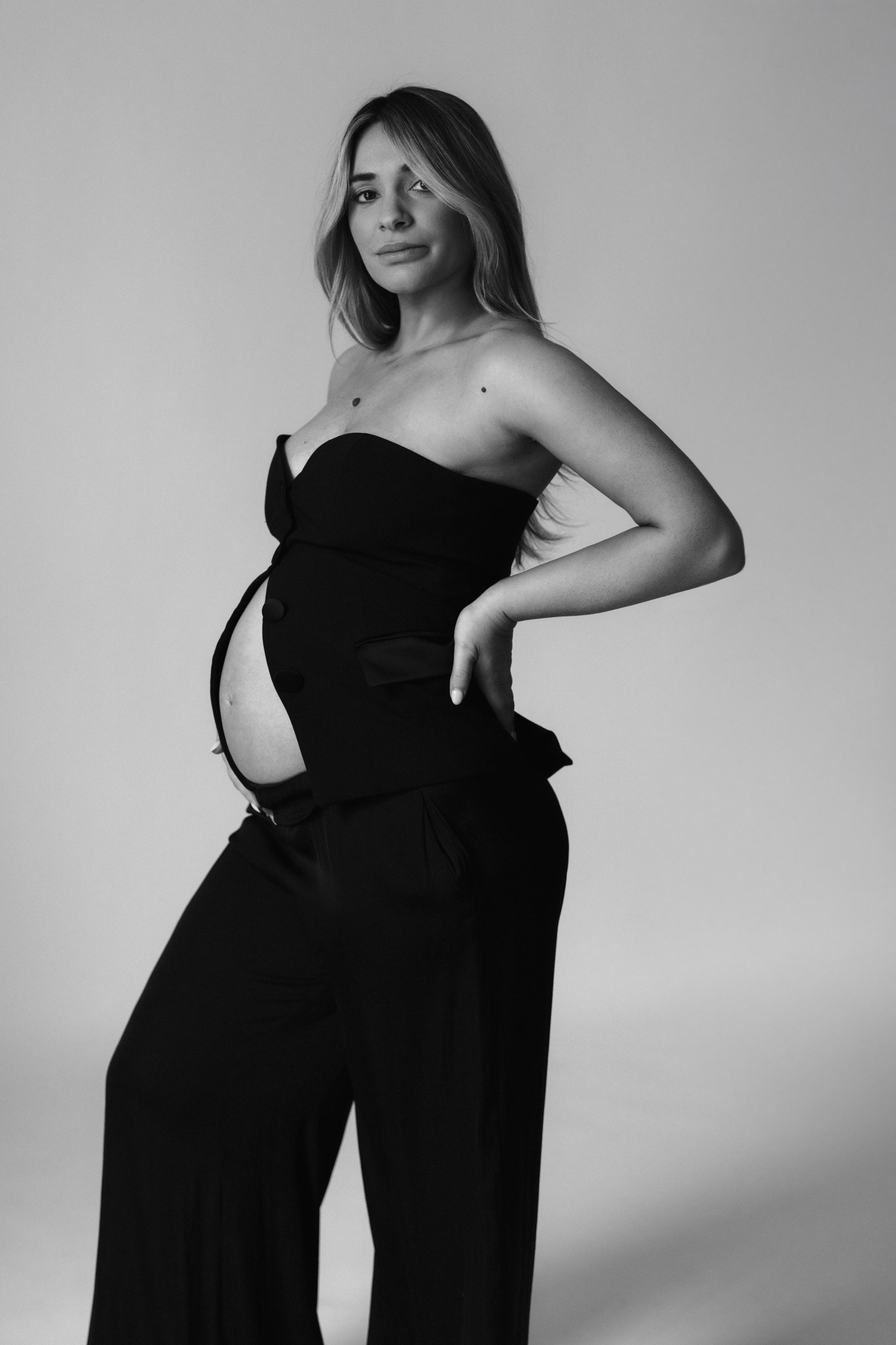 Anastasia. Modern maternity photographer in Long Island New York