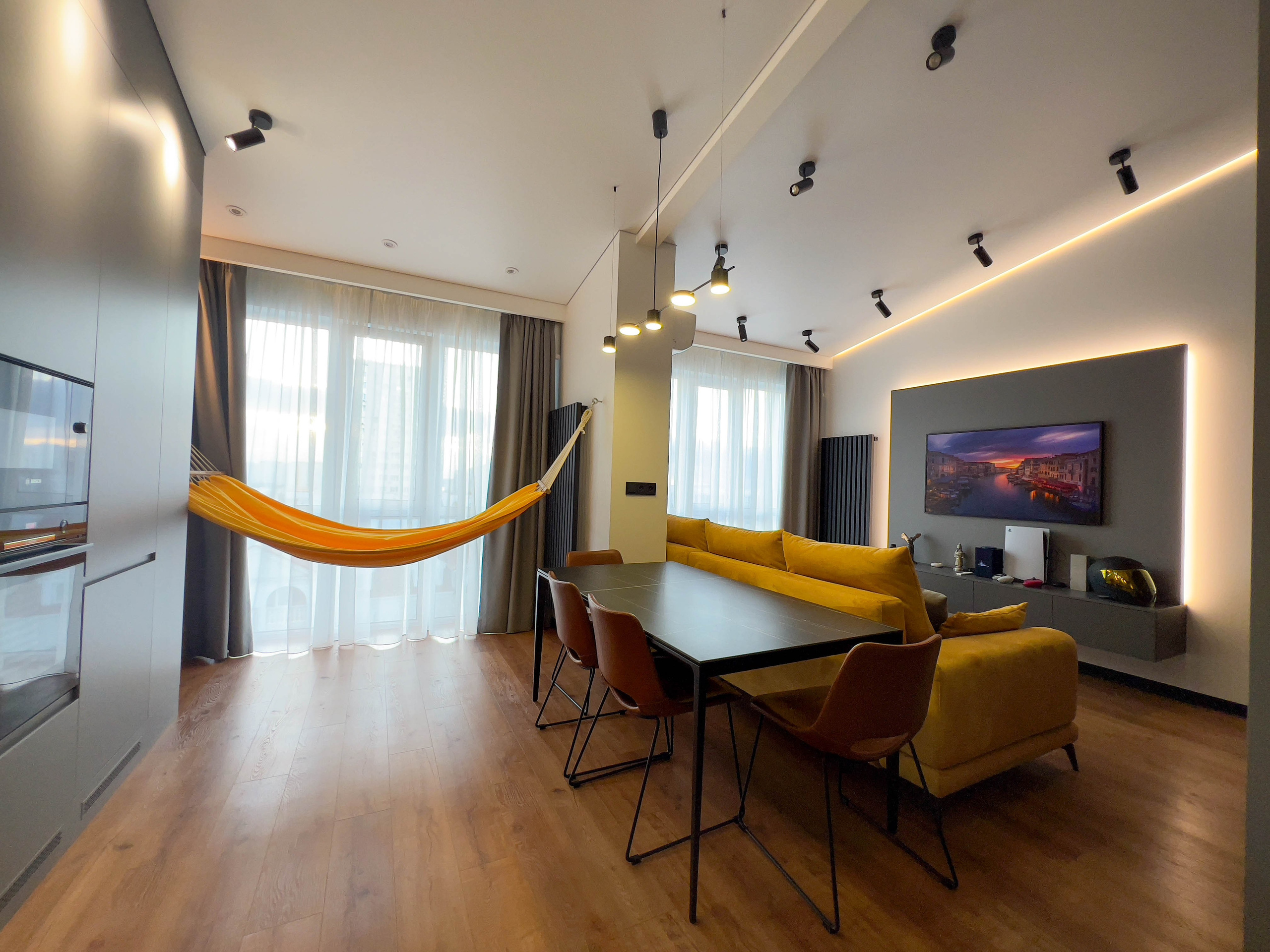 The apartment is on two levels. Fotograf Dmitrii Donets