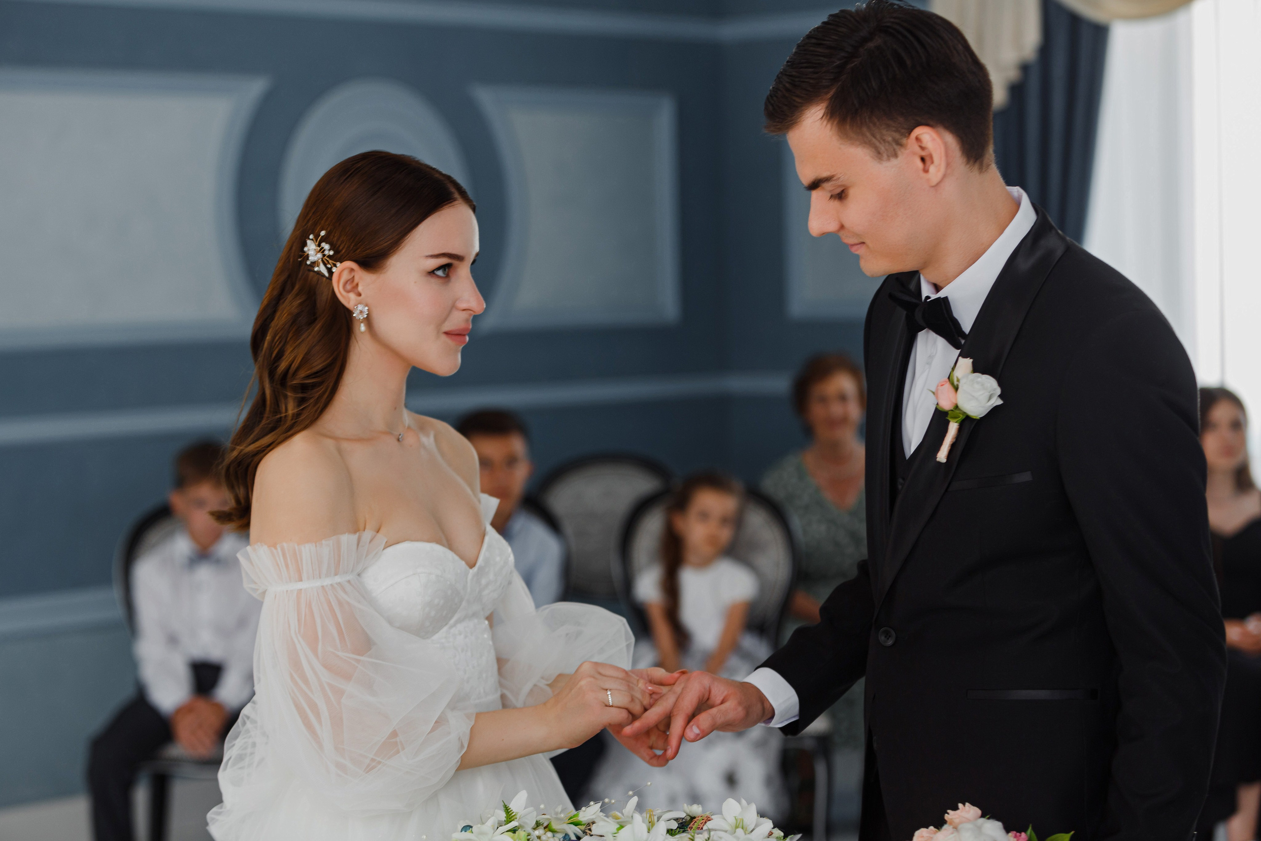 Recién casados ​​sexys en un hotel. Fotógrafo de retrato, familia y reportajes en Valencia | España | Europa Vitalii Lumier