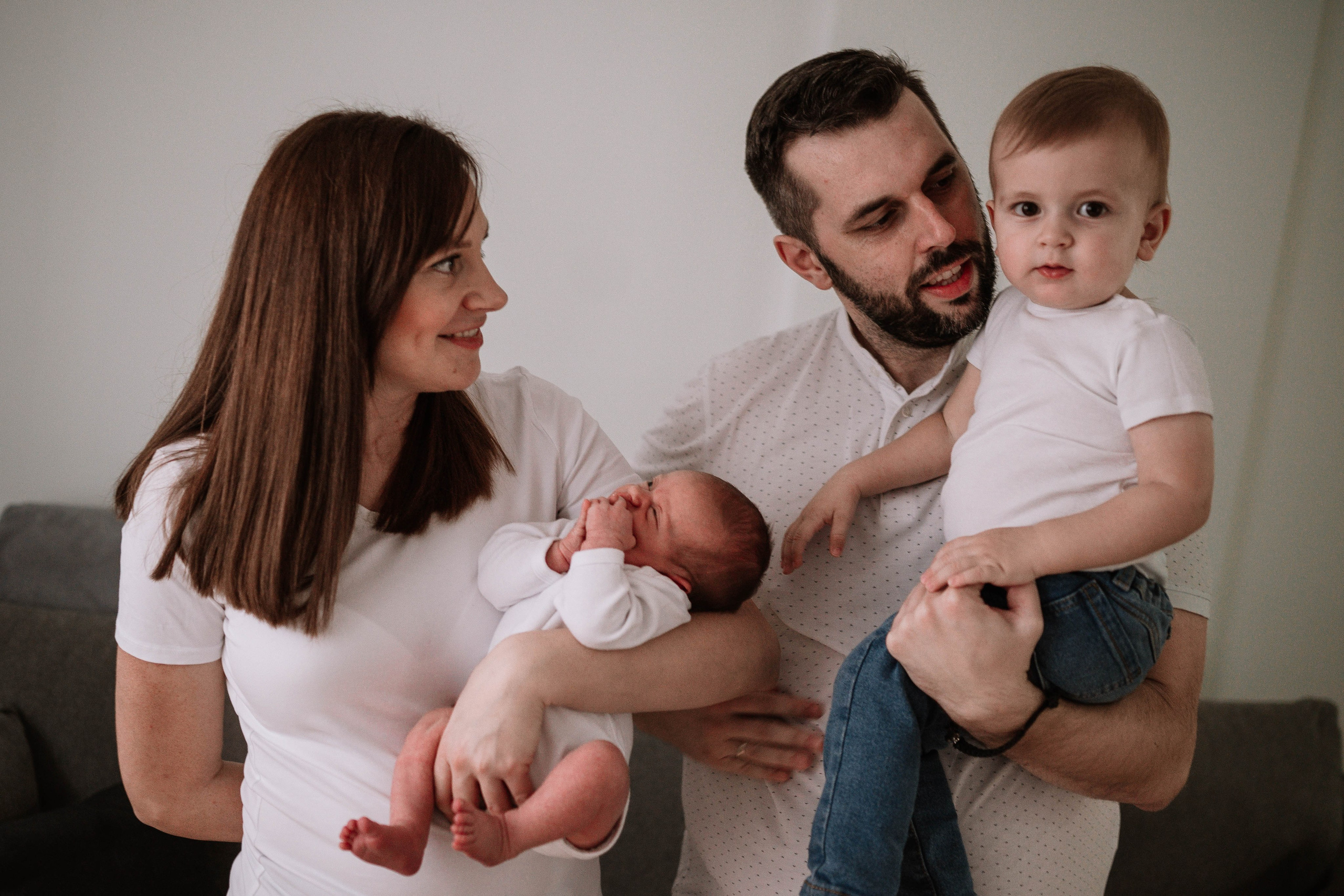 Iva - fotografisanje bebe kod kuće. Dečiji i porodični fotograf