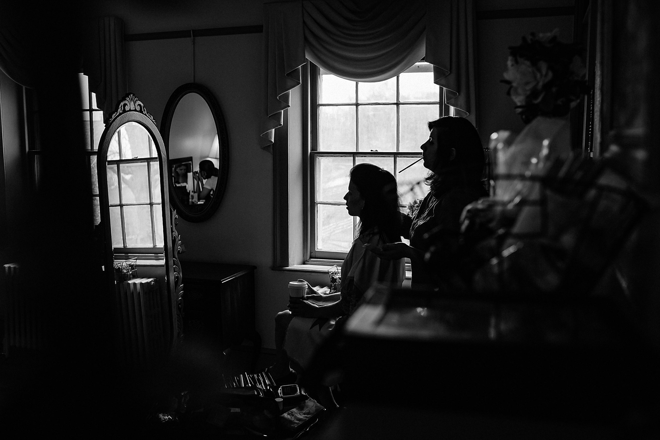 Фотограф в Ирландии Дублин свадьба утро фотки лучший топ свадебный красивая невеста приготовление утро зеркало волнение