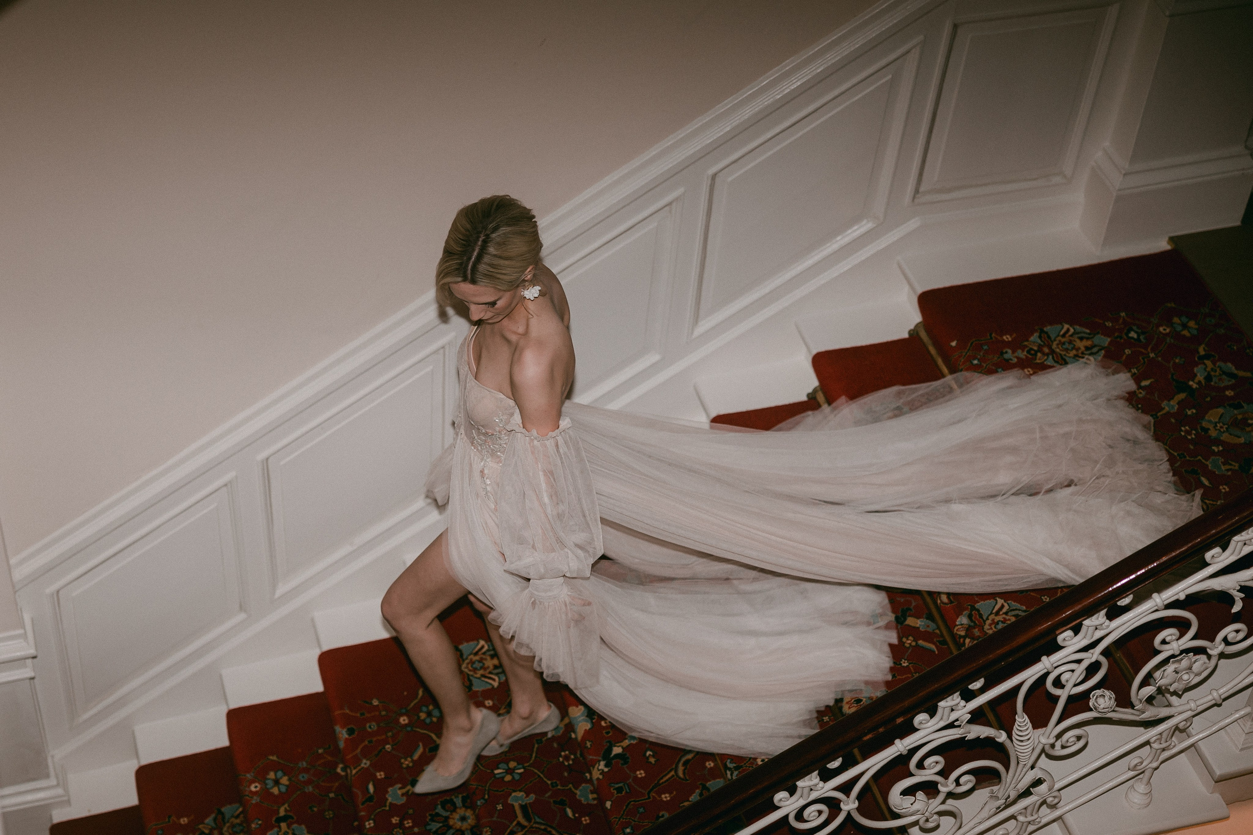 Sarah/ getting ready. Wedding and Family Photographer Switzerland and Italy. Valeria Diaz