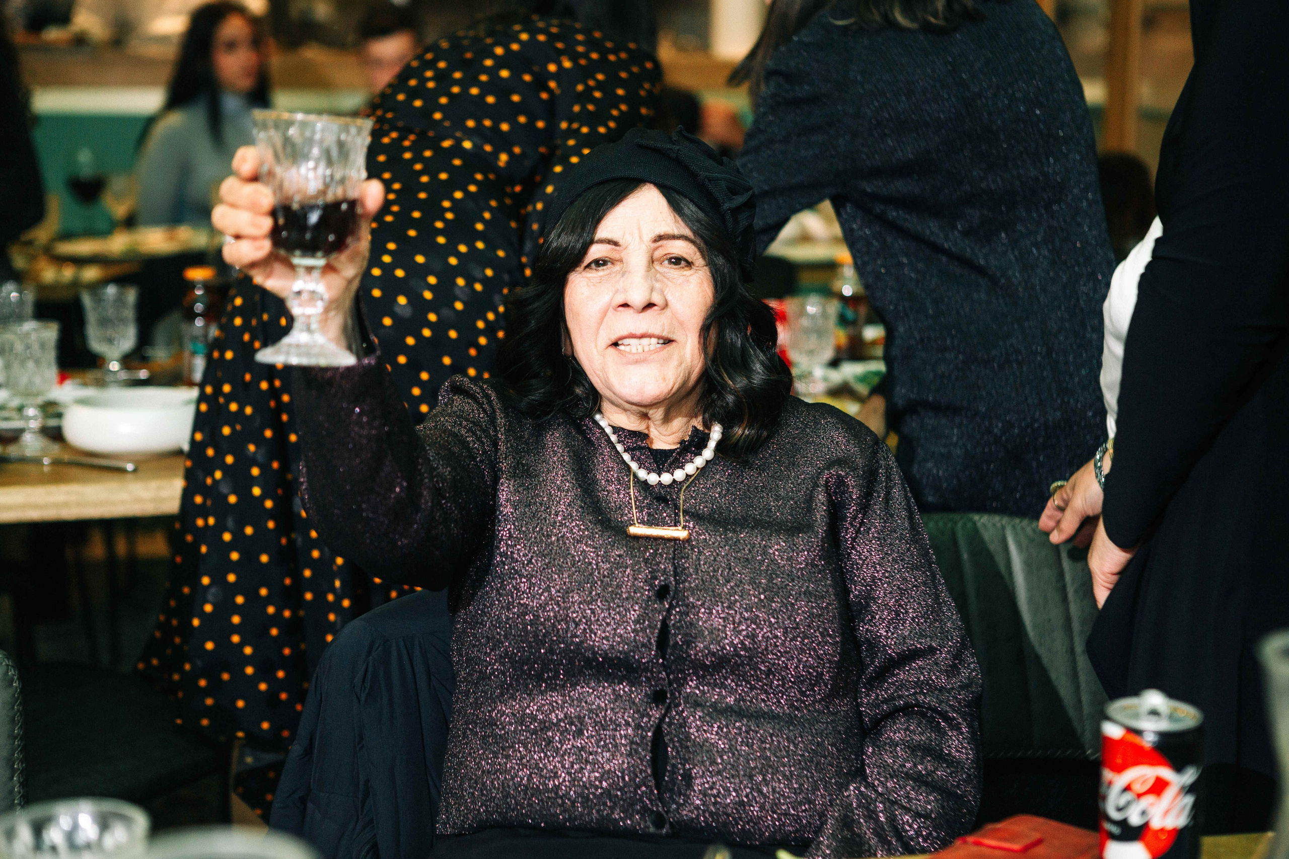 PARTY IN A RESTAURANT WITH THE WHOLE FAMILY. Https://shi-photo.com/