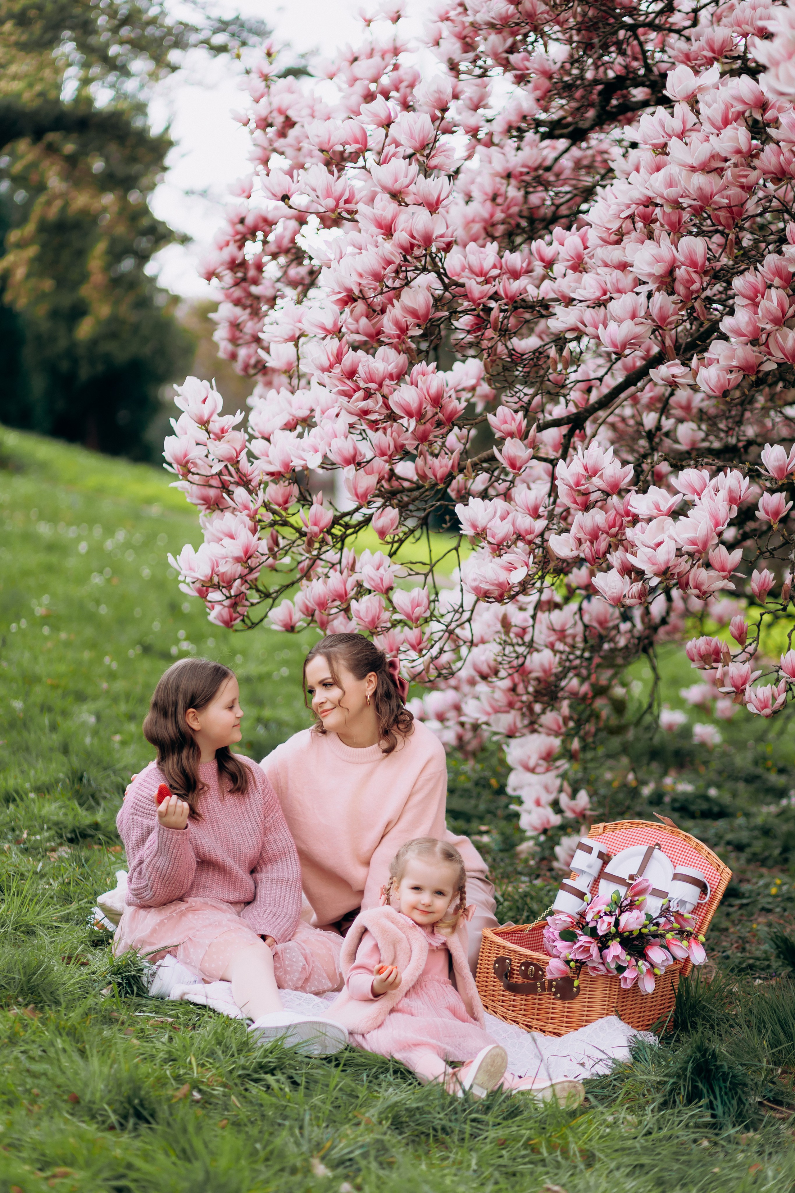 Tatiana, Alisa, Daria. Wedding and Family Photograph