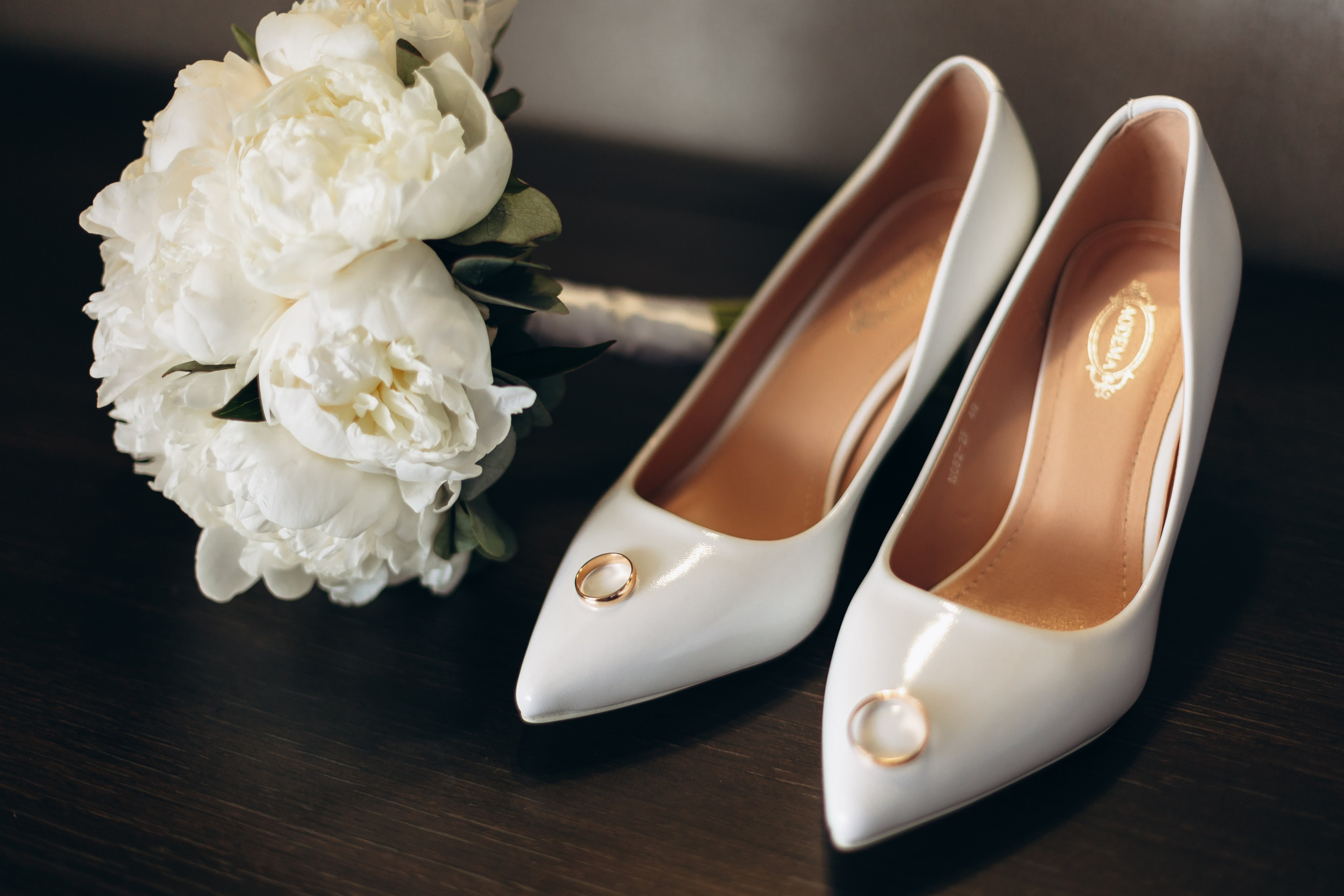 White Wedding. Wedding and Family Photograph